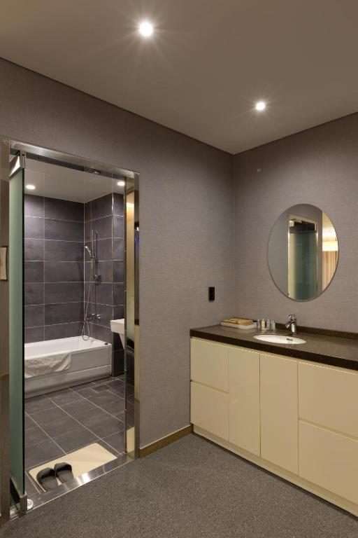 Deluxe Triple Room photo 2