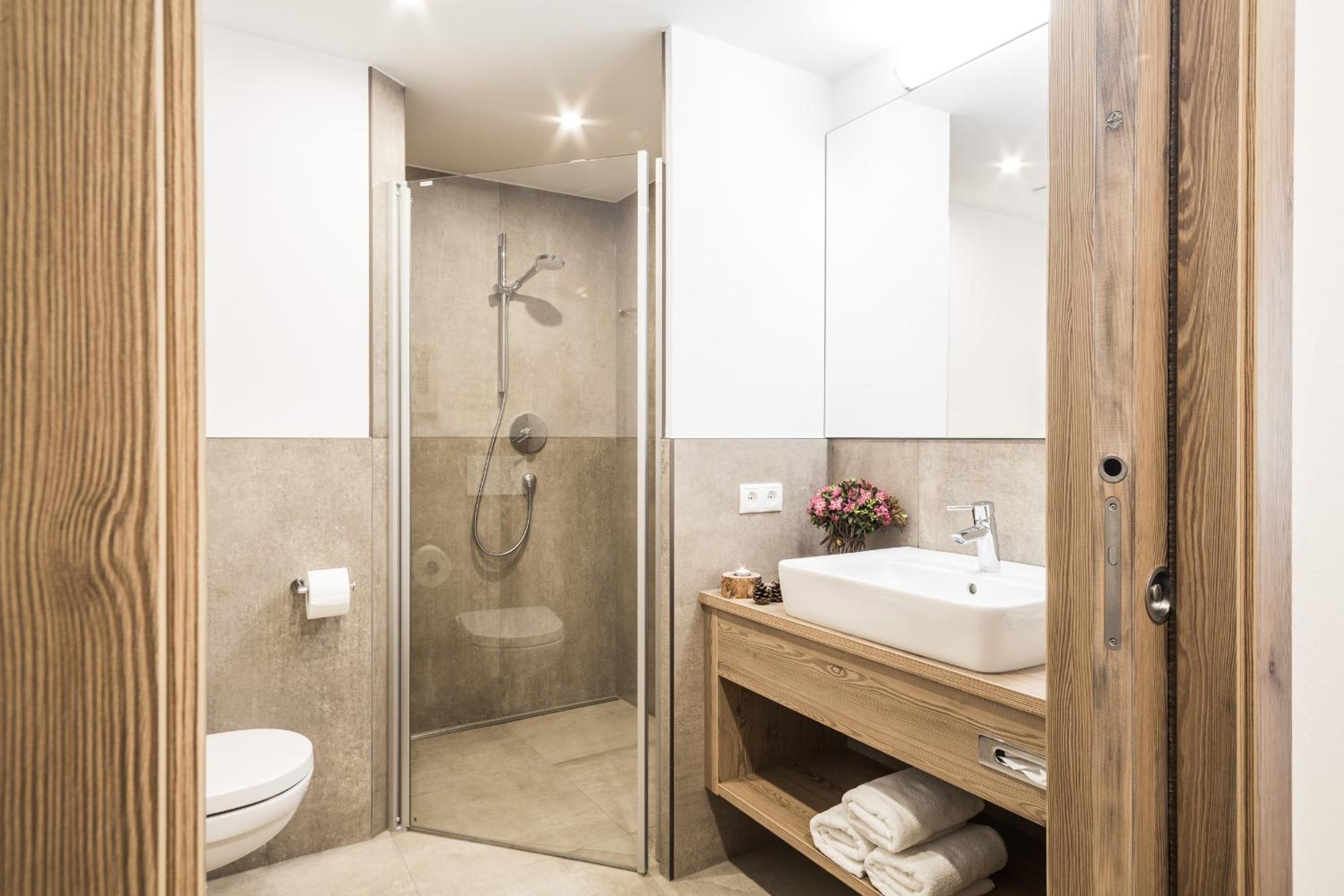 Deluxe Family Suite - Photo 4