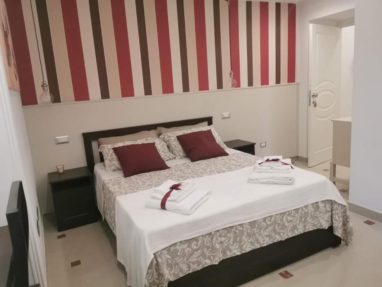 Large Double Room - Photo 15