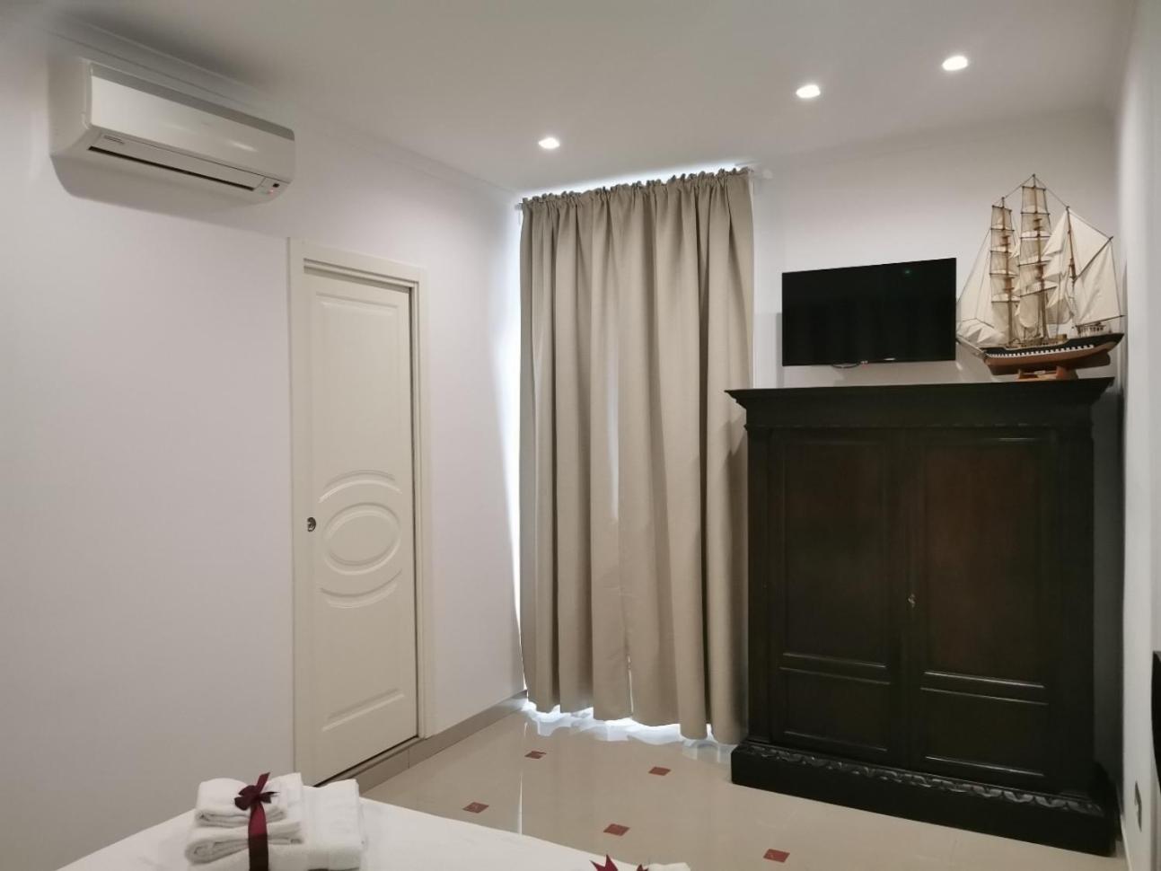 Large Double Room - Photo 9