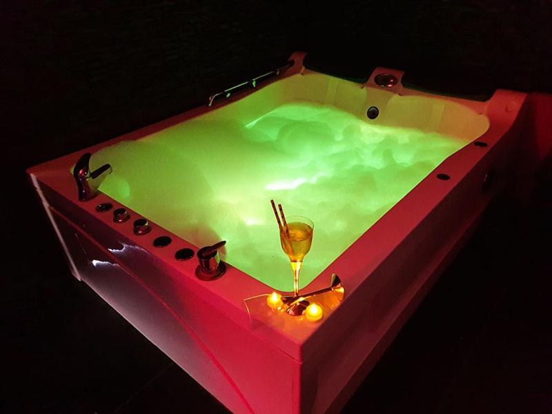 Double Room with Spa Bath - Photo 4