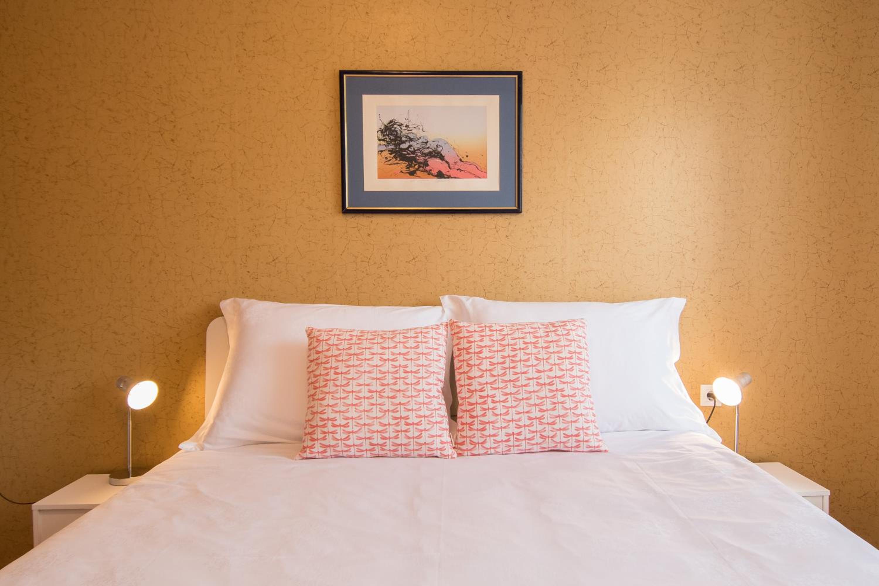 Ein-Schlafzimmer-Apartment mit Terrasse