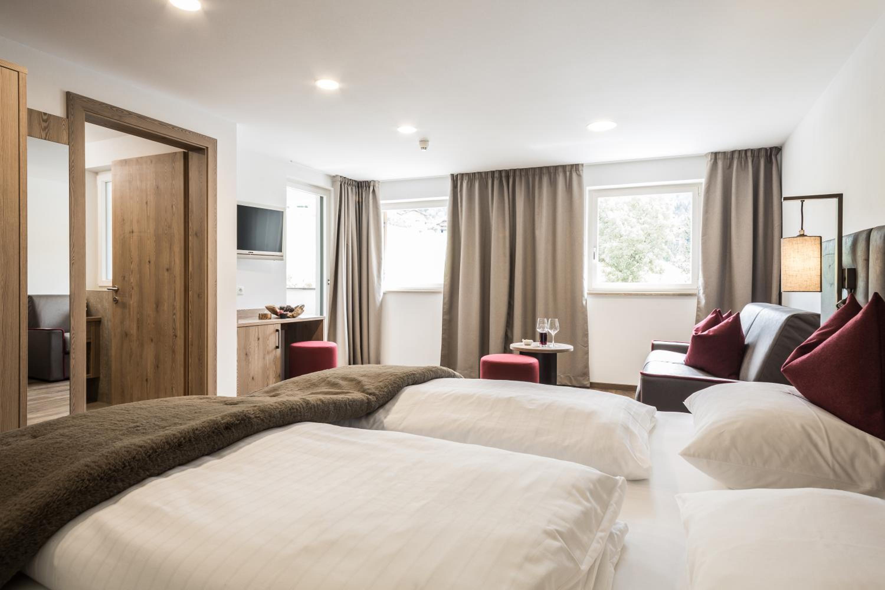 Deluxe Family Room - Photo 4