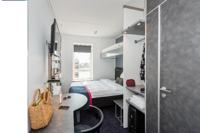 Standard Queen Room with Extra Bed