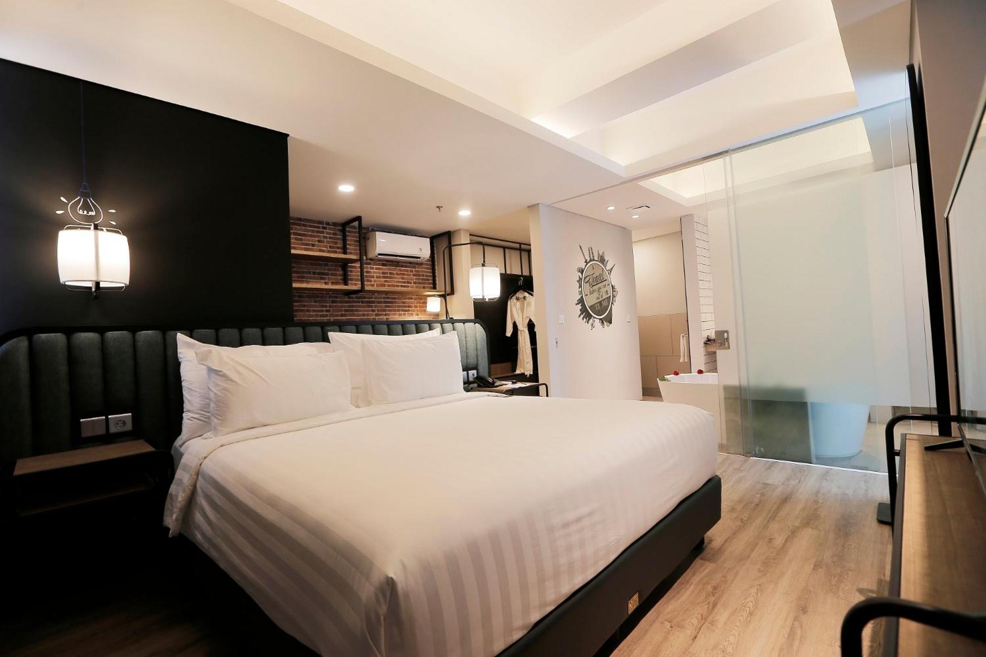 Suite - Photo 3