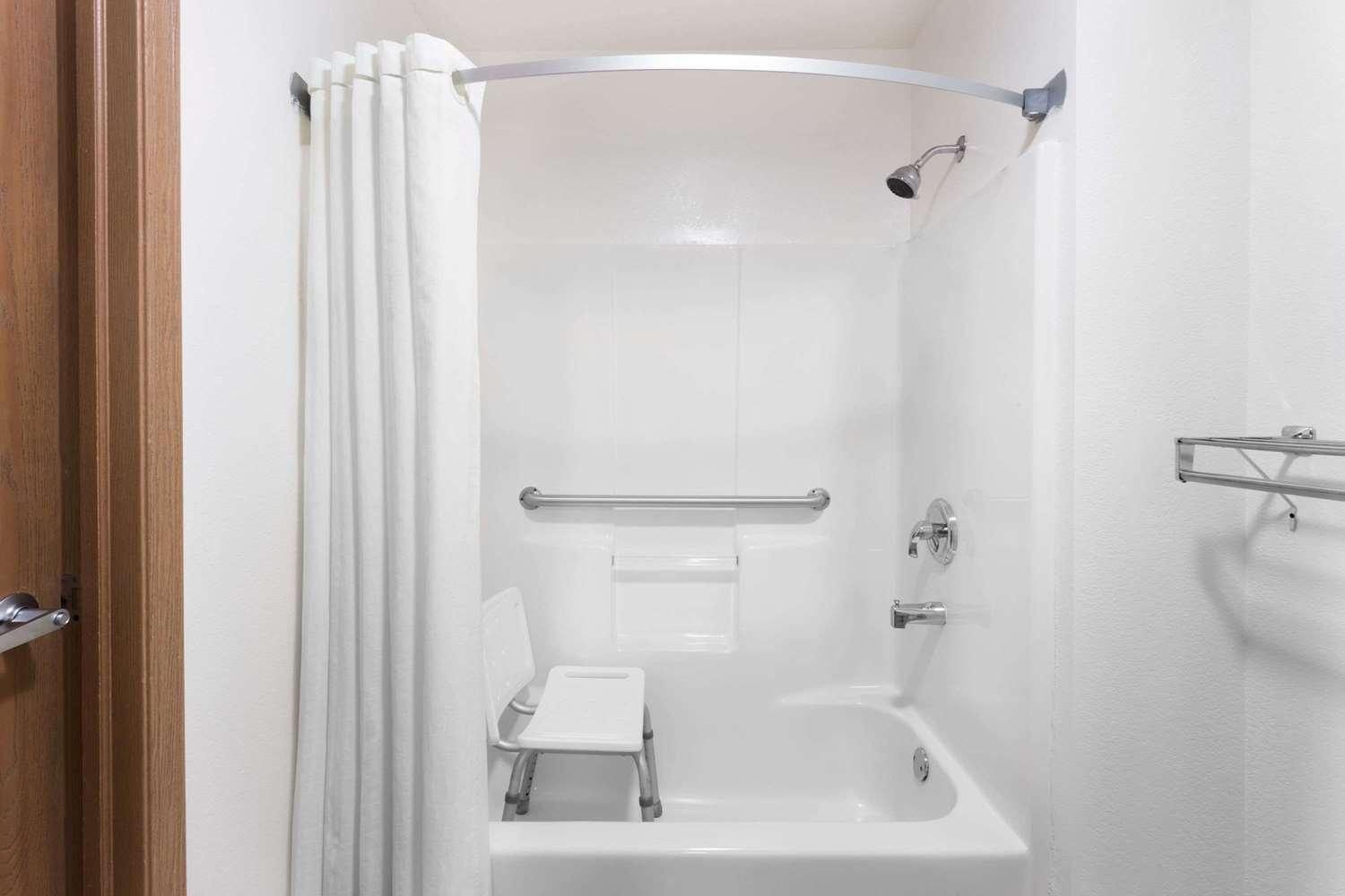 King Room - Mobility Access/Non-Smoking - Photo 5