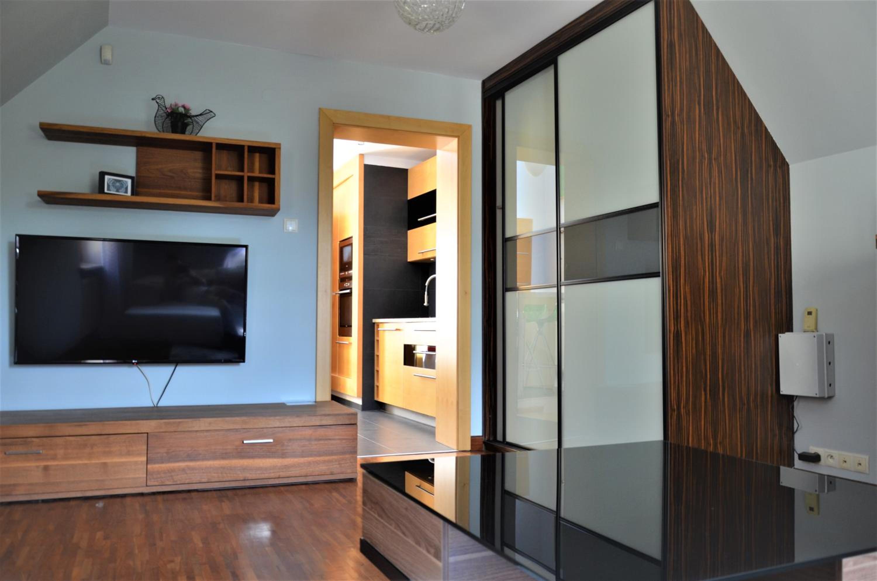 One-Bedroom Apartment - Photo 1