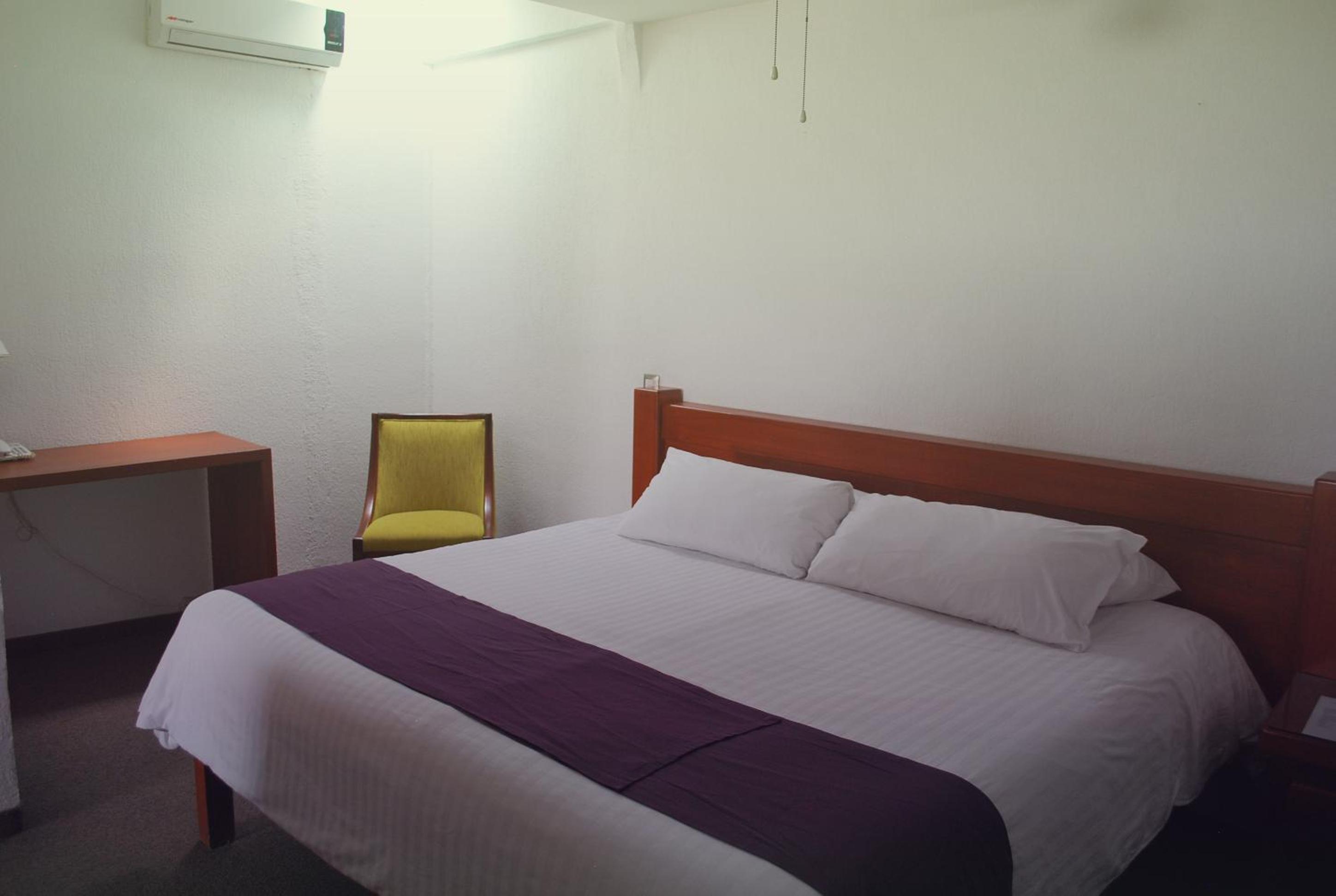 Executive Suite - Photo 1