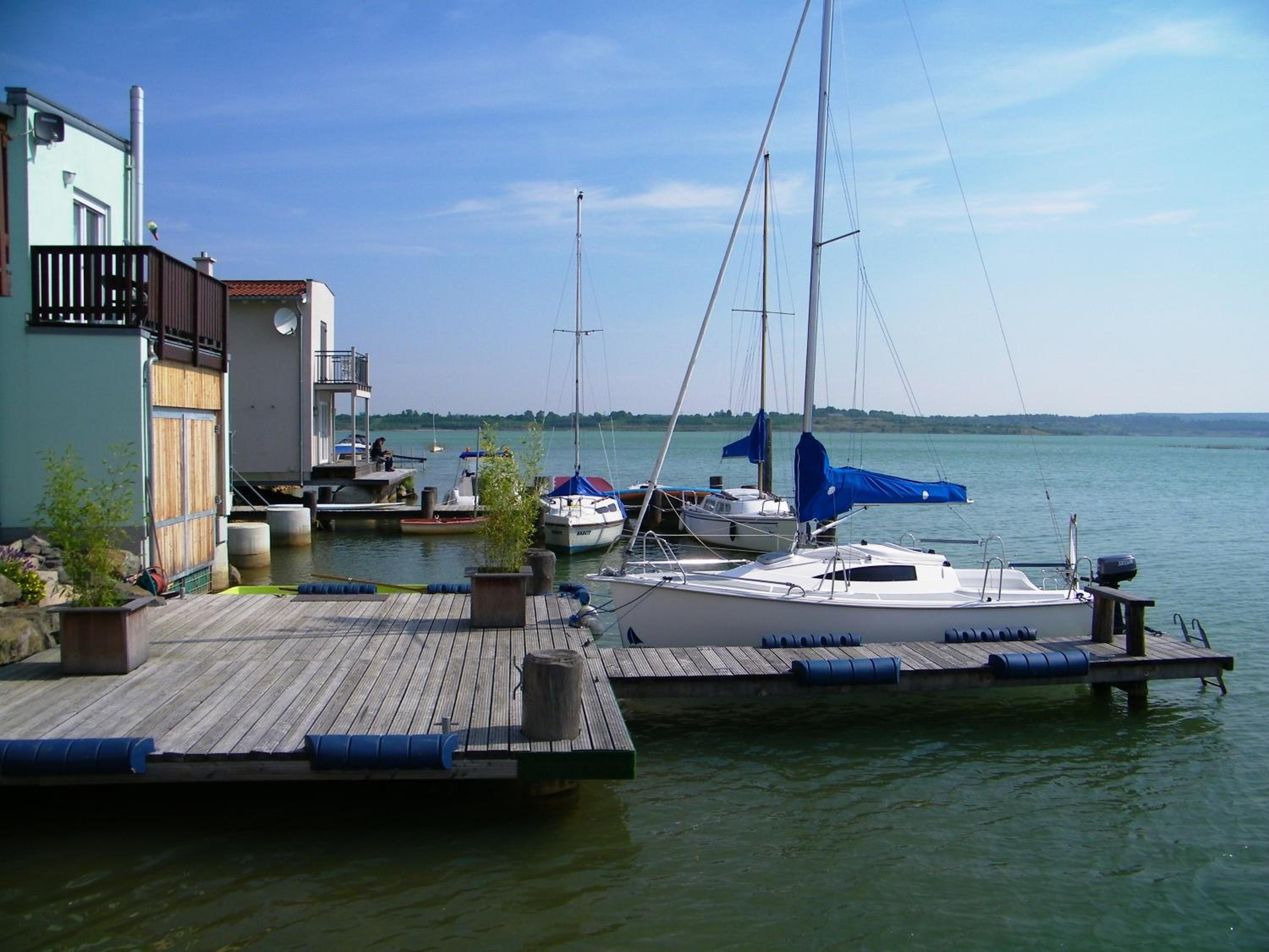 Apartment with Lake View photo 3