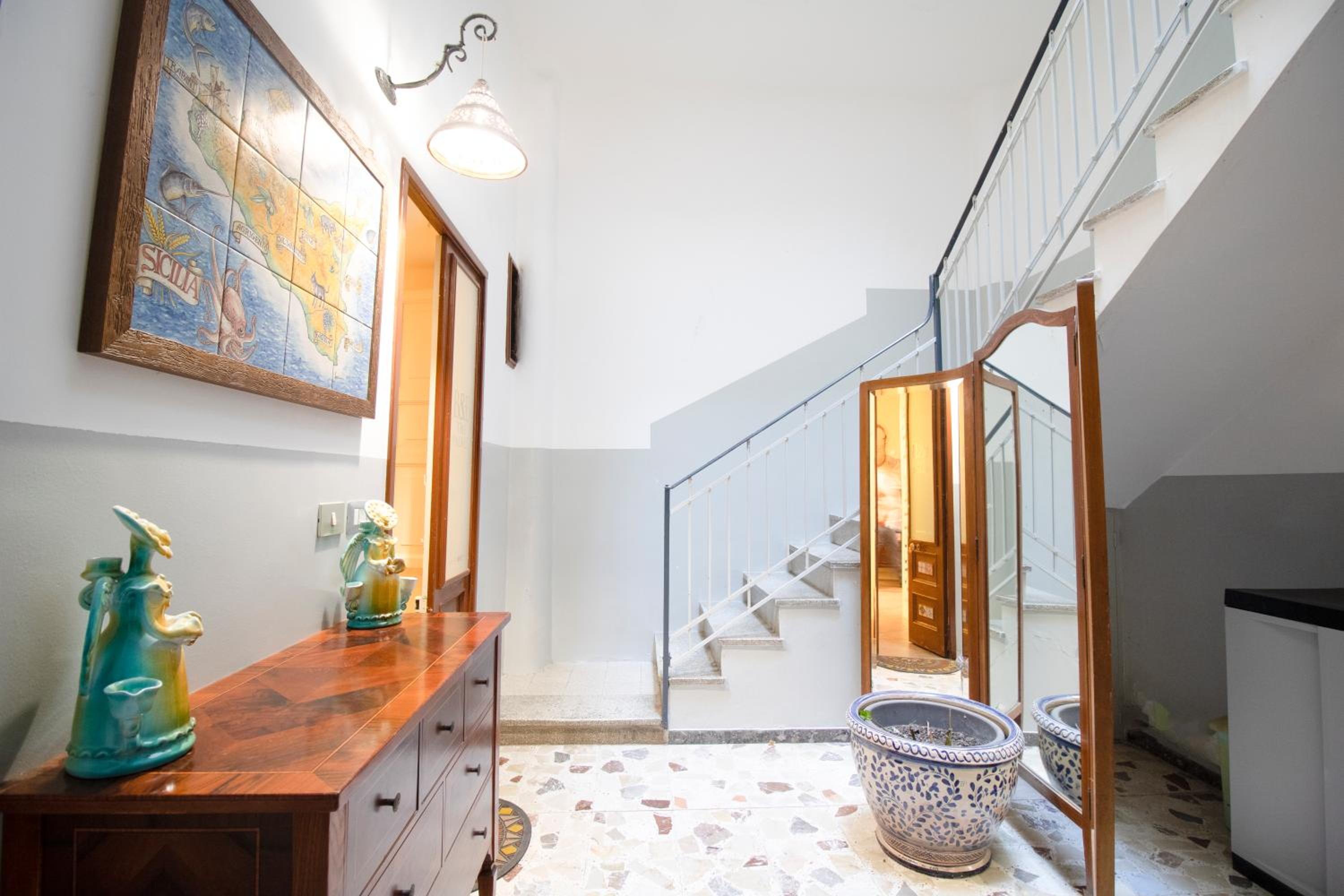 Deluxe Double Room with Balcony - Photo 16