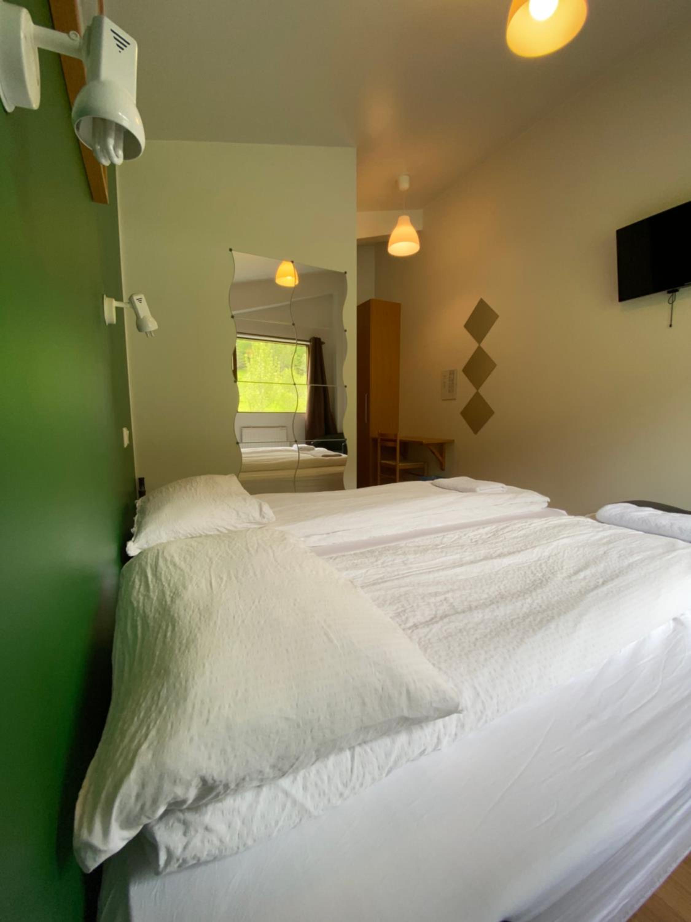 Double or Twin Room with Private Bathroom - Photo 5