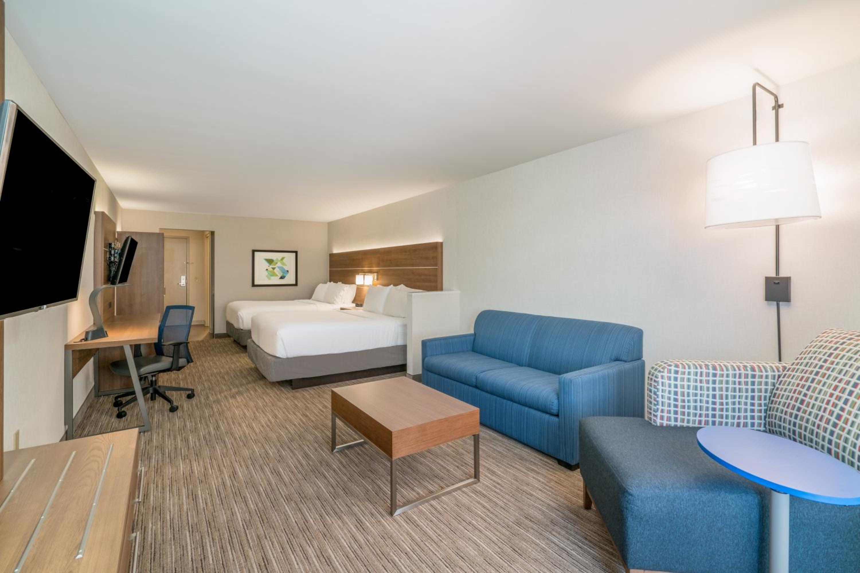 Queen Suite with Two Queen Beds and Additional Living Area - Photo 5
