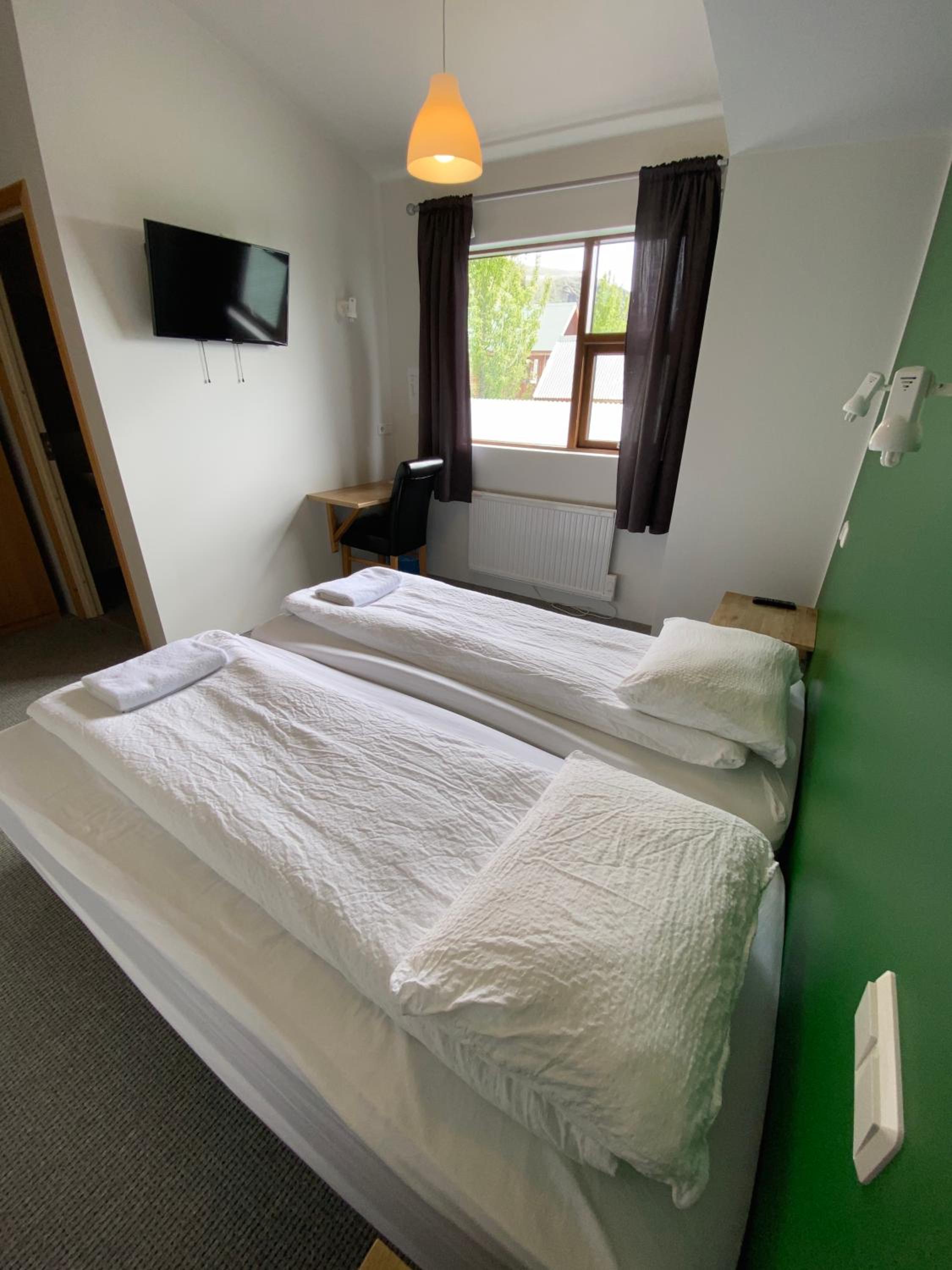 Double or Twin Room with Private Bathroom - Photo 3