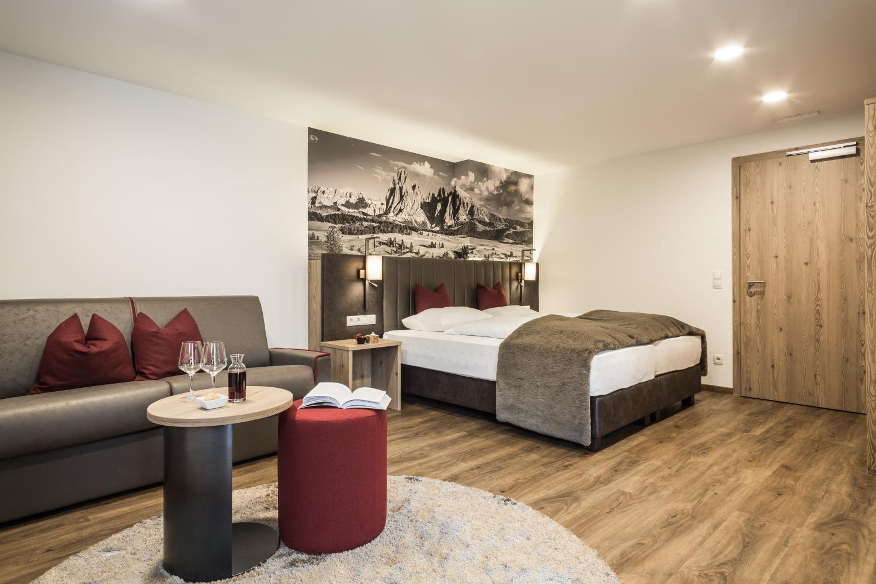 Deluxe Family Room - Photo 1