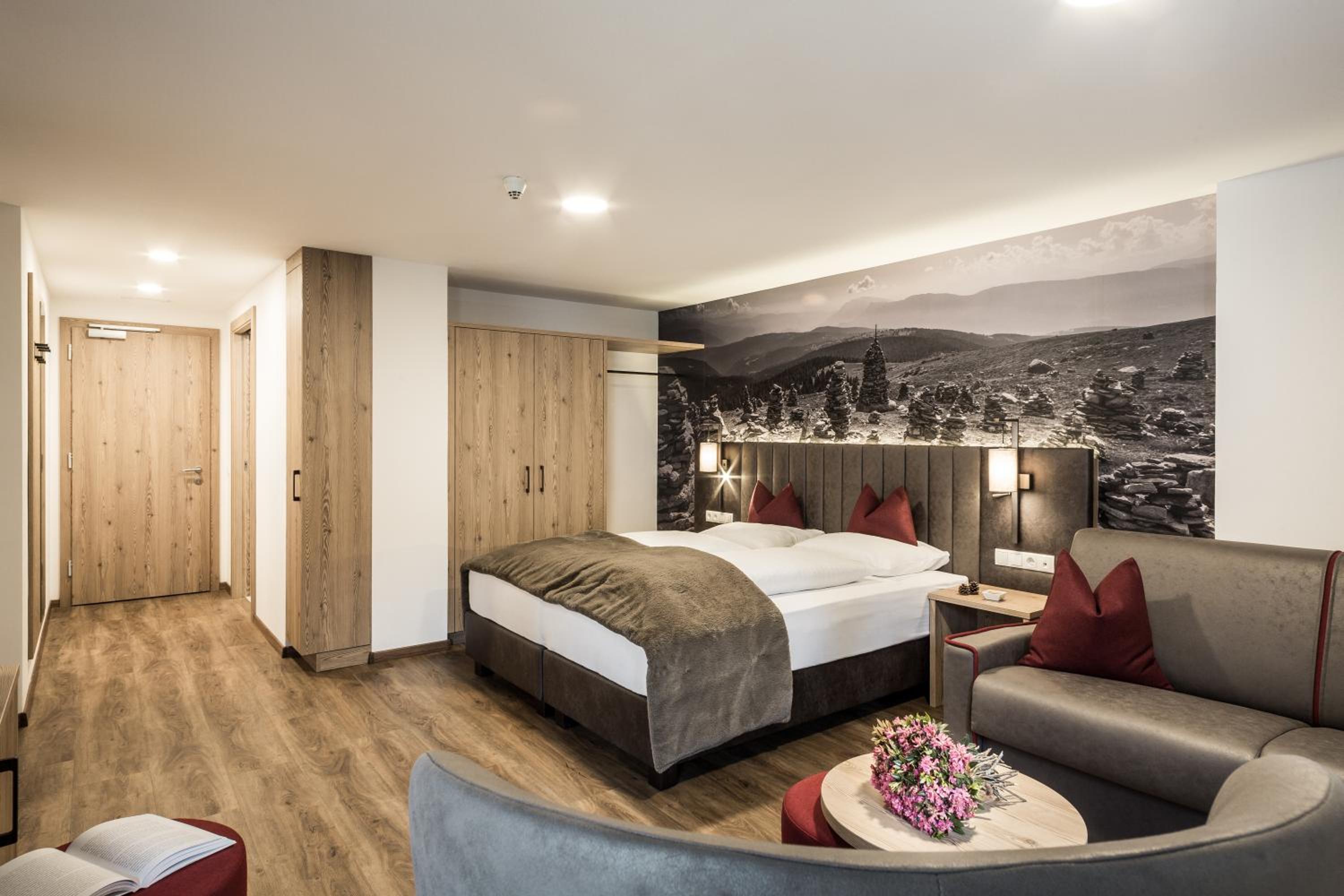 Deluxe Family Suite - Photo 3