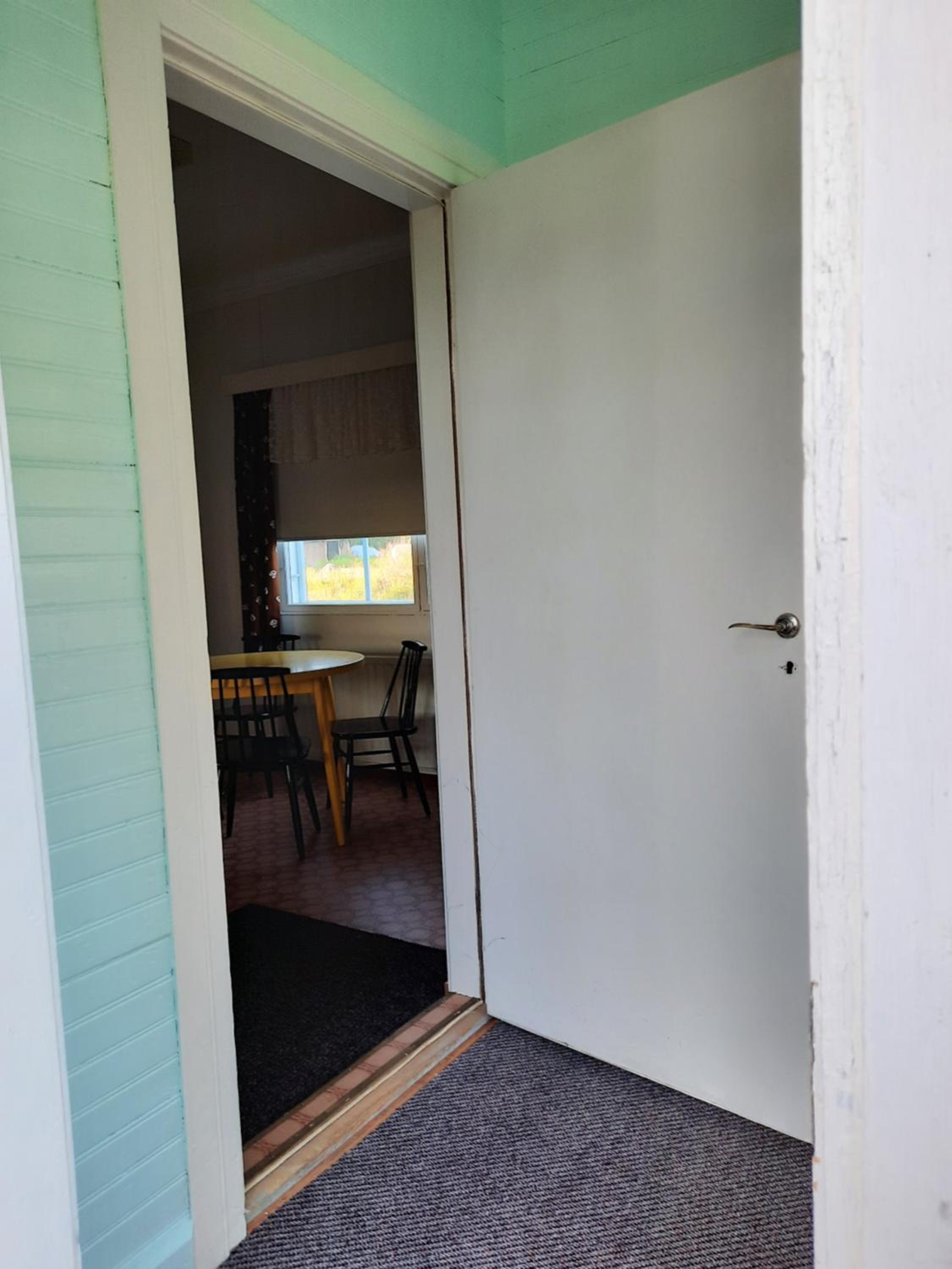 Apartment with Lake View - Photo 9