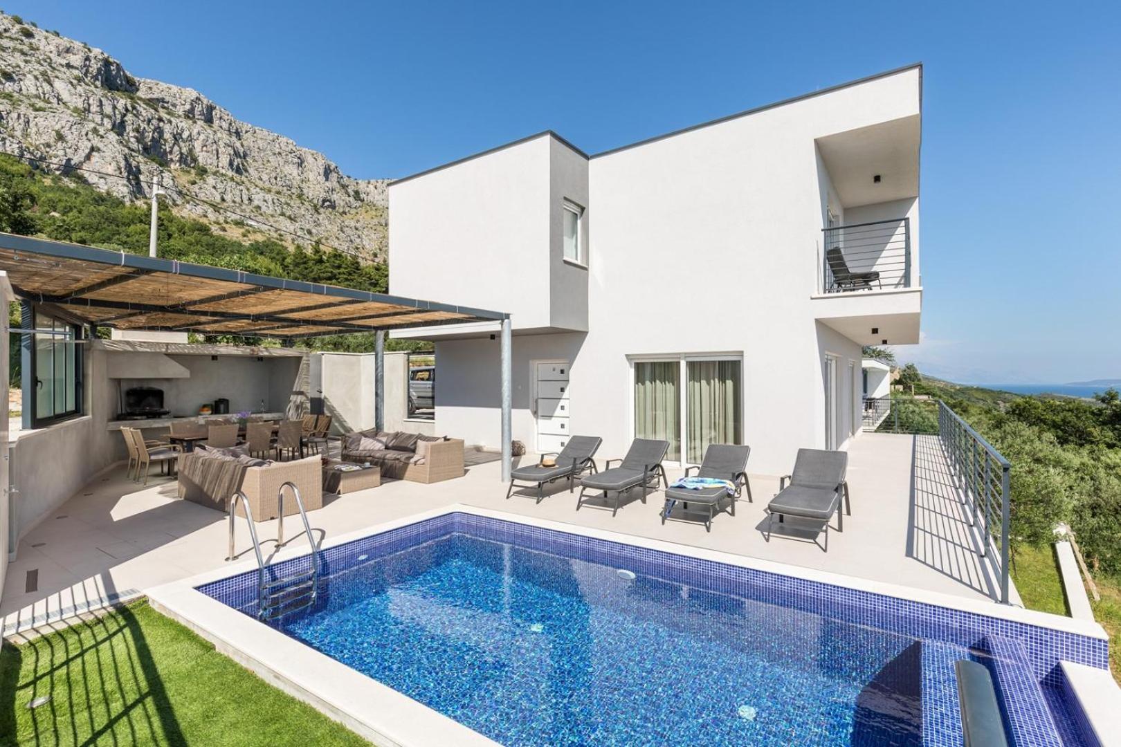 Villa photo 2