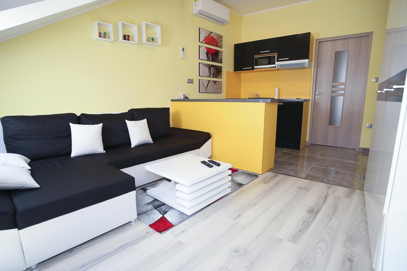 One-Bedroom Apartment photo 1