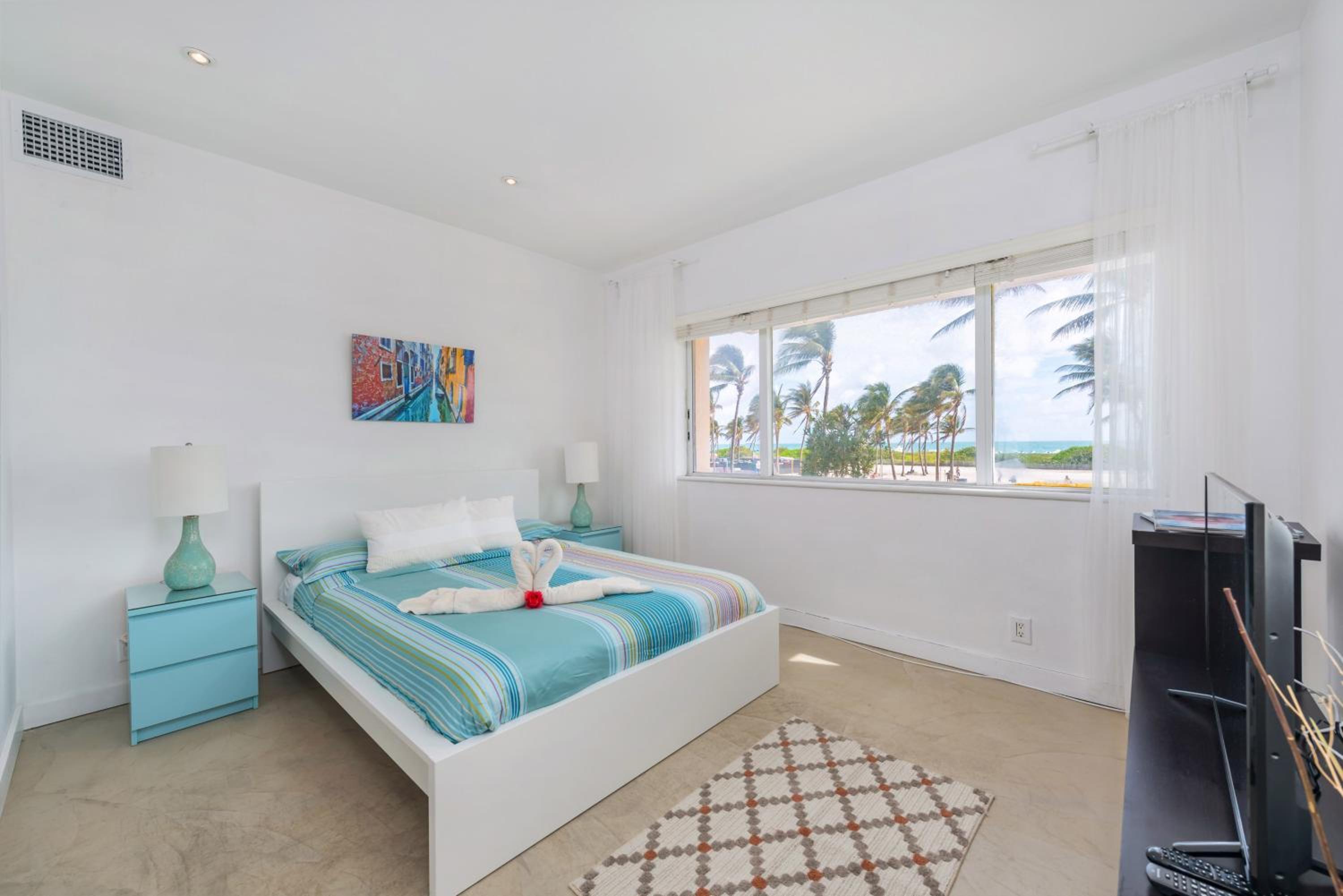 Two Bedroom Apartment with Ocean View