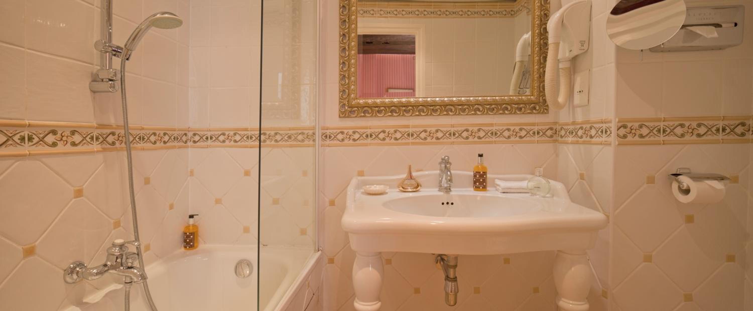 Superior Twin Room photo 2