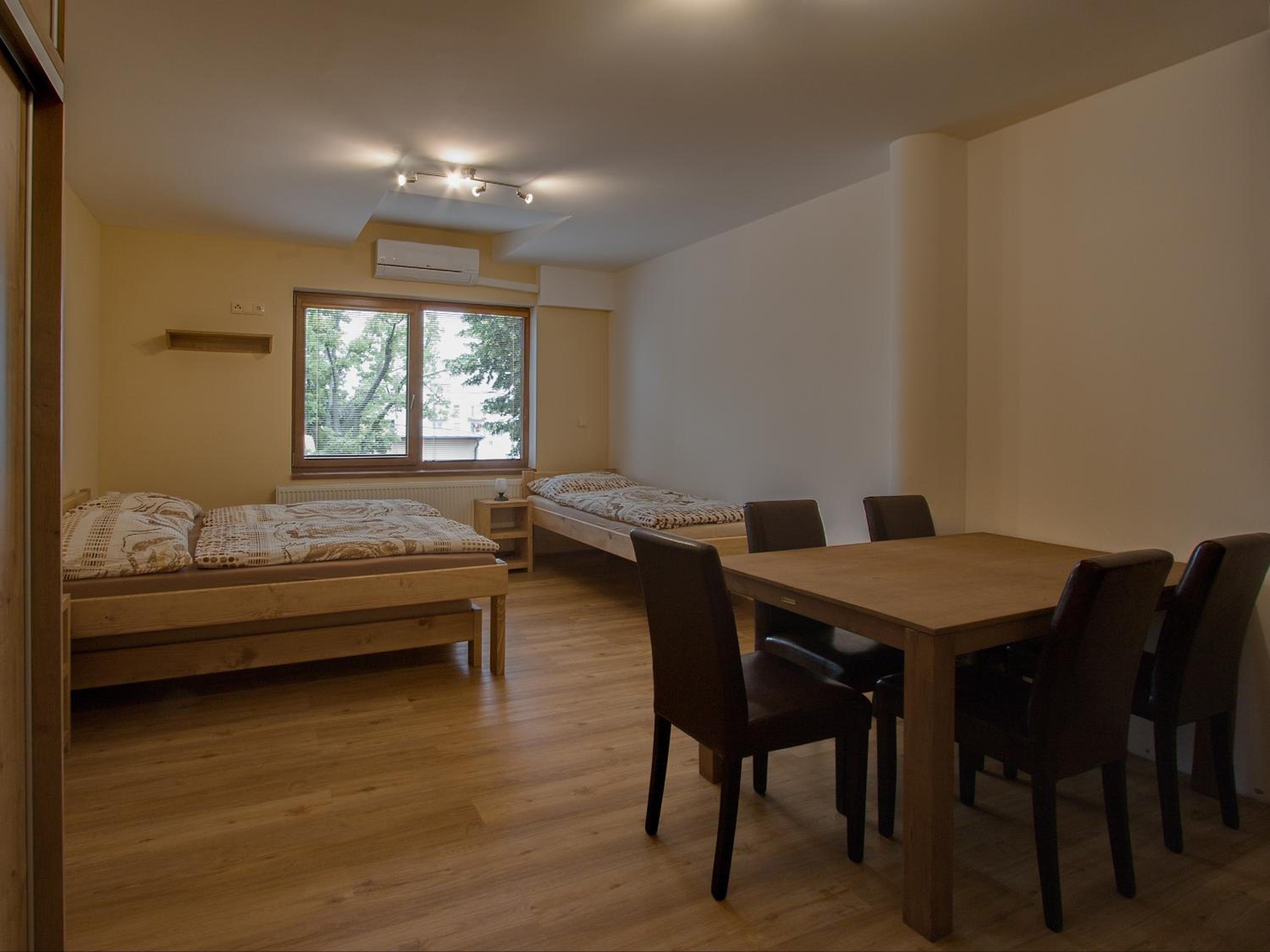 One-Bedroom Apartment photo 1