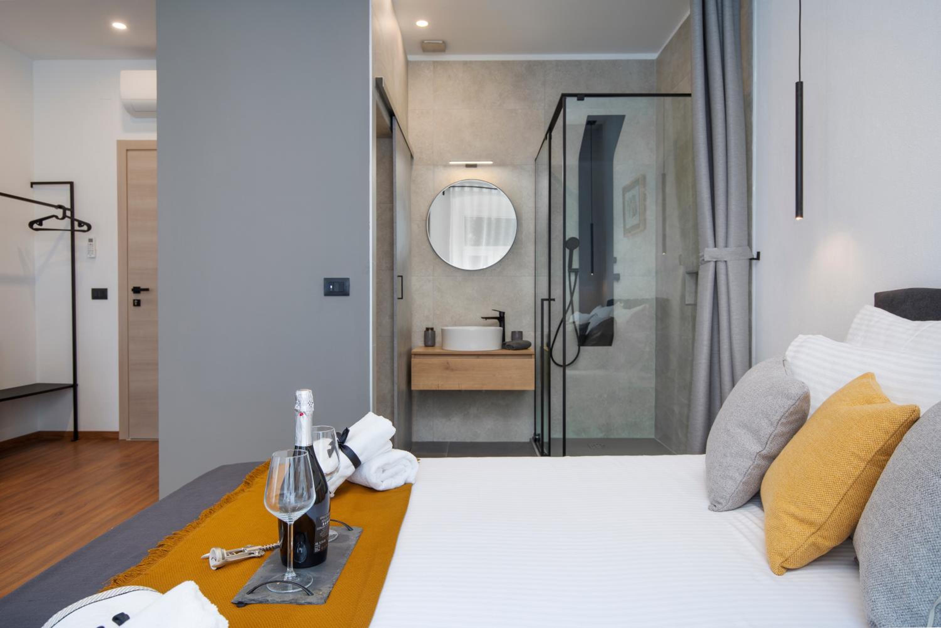 Deluxe Double Room with Shower photo 1