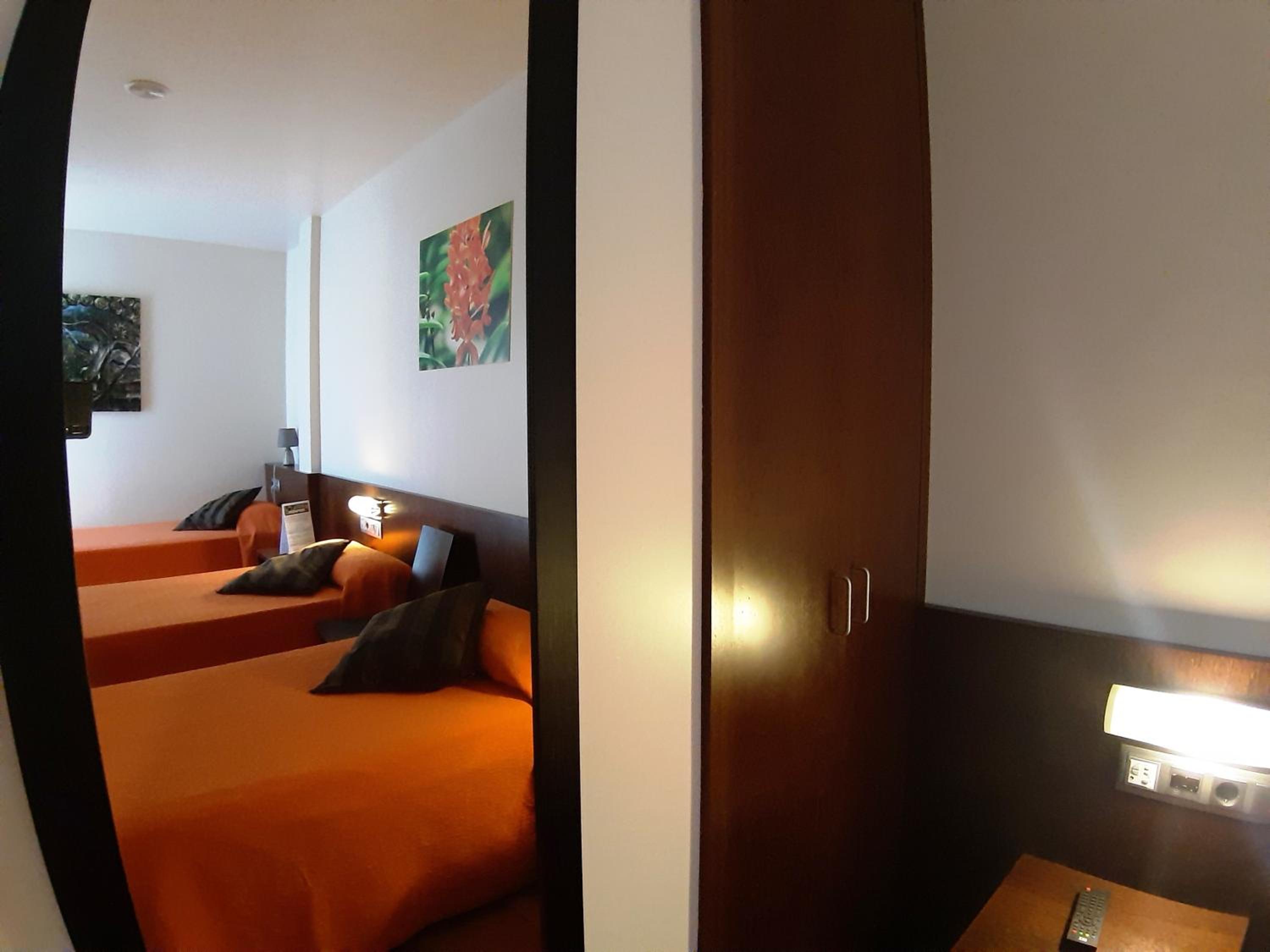 Twin Room - Photo 5