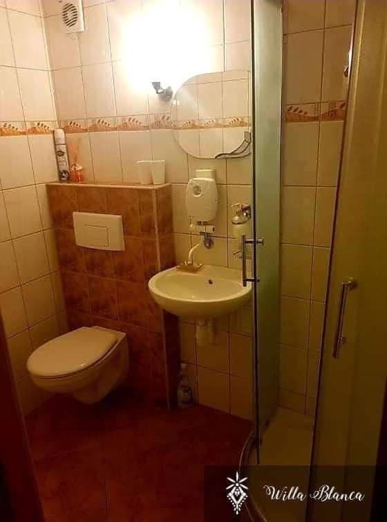 Double Room with Balcony - Photo 4