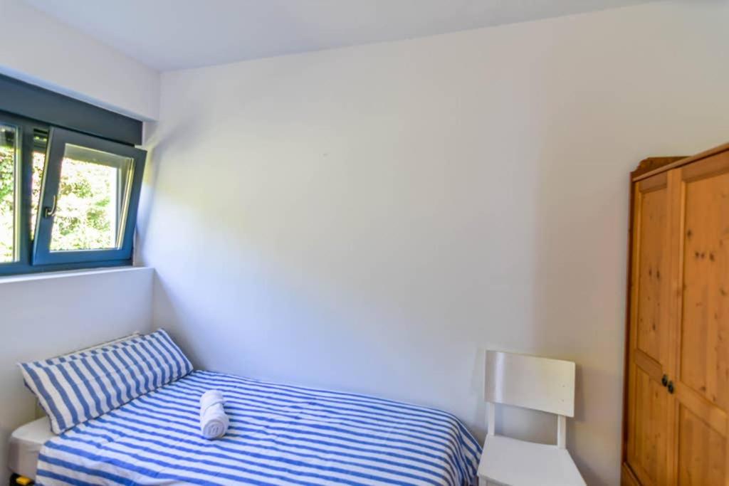 Five-Bedroom House photo 2