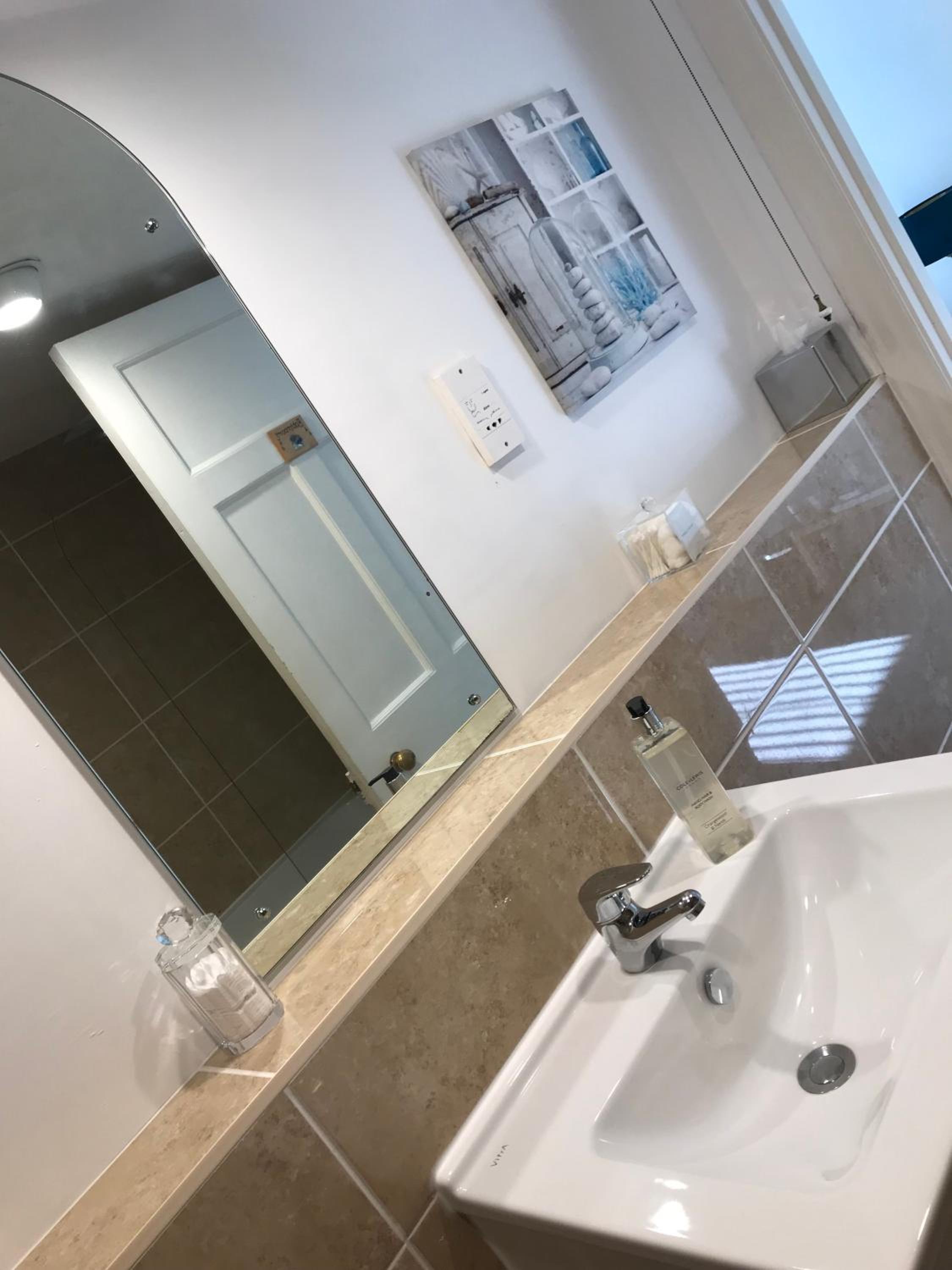 King Room with Ensuite - Photo 8