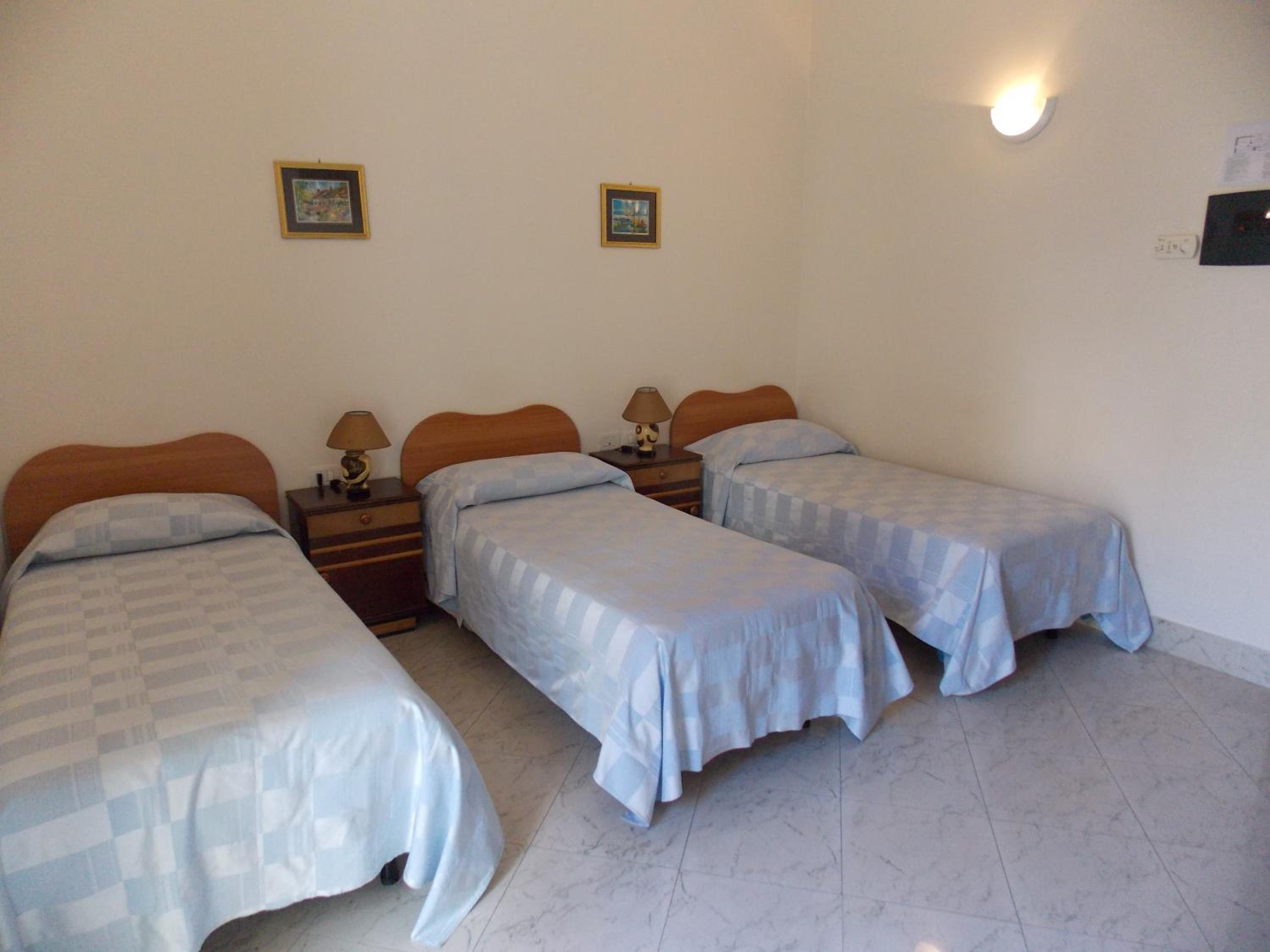 Triple Room - Photo 6
