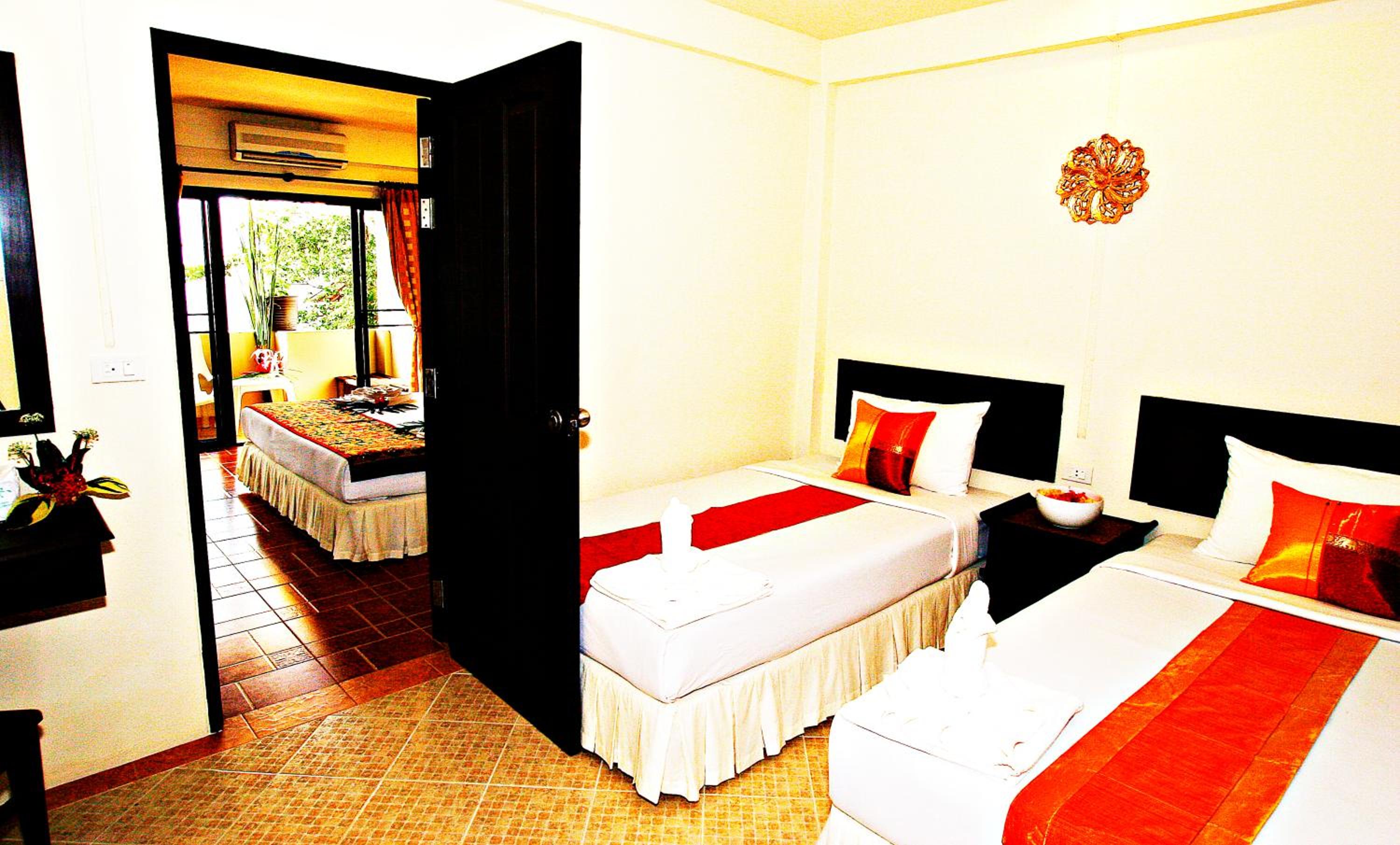 Deluxe Family Room - Photo 2