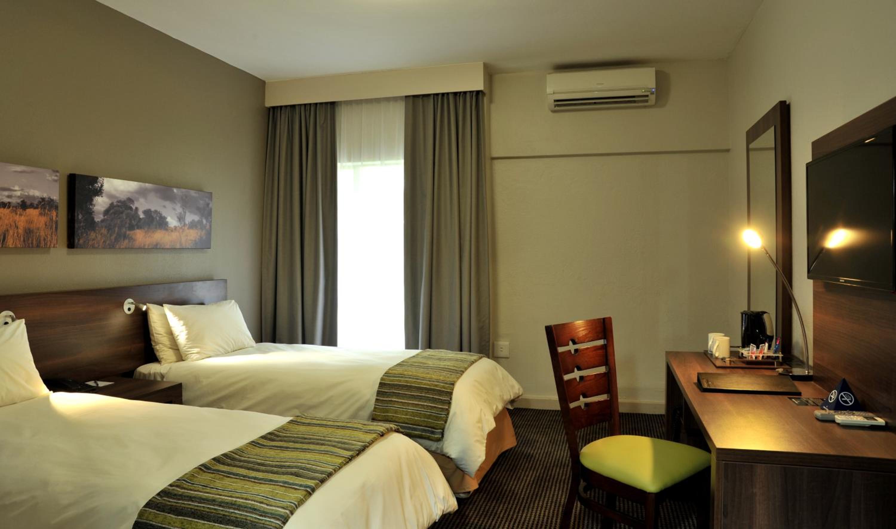 Standard Twin Room - Photo 3