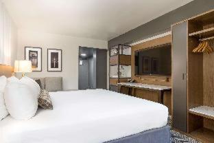 Executive Queen Room with Two Queen Beds - Photo 2