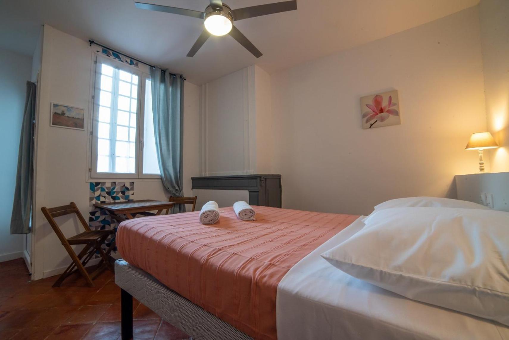 Double Room with Private Bathroom - Photo 1
