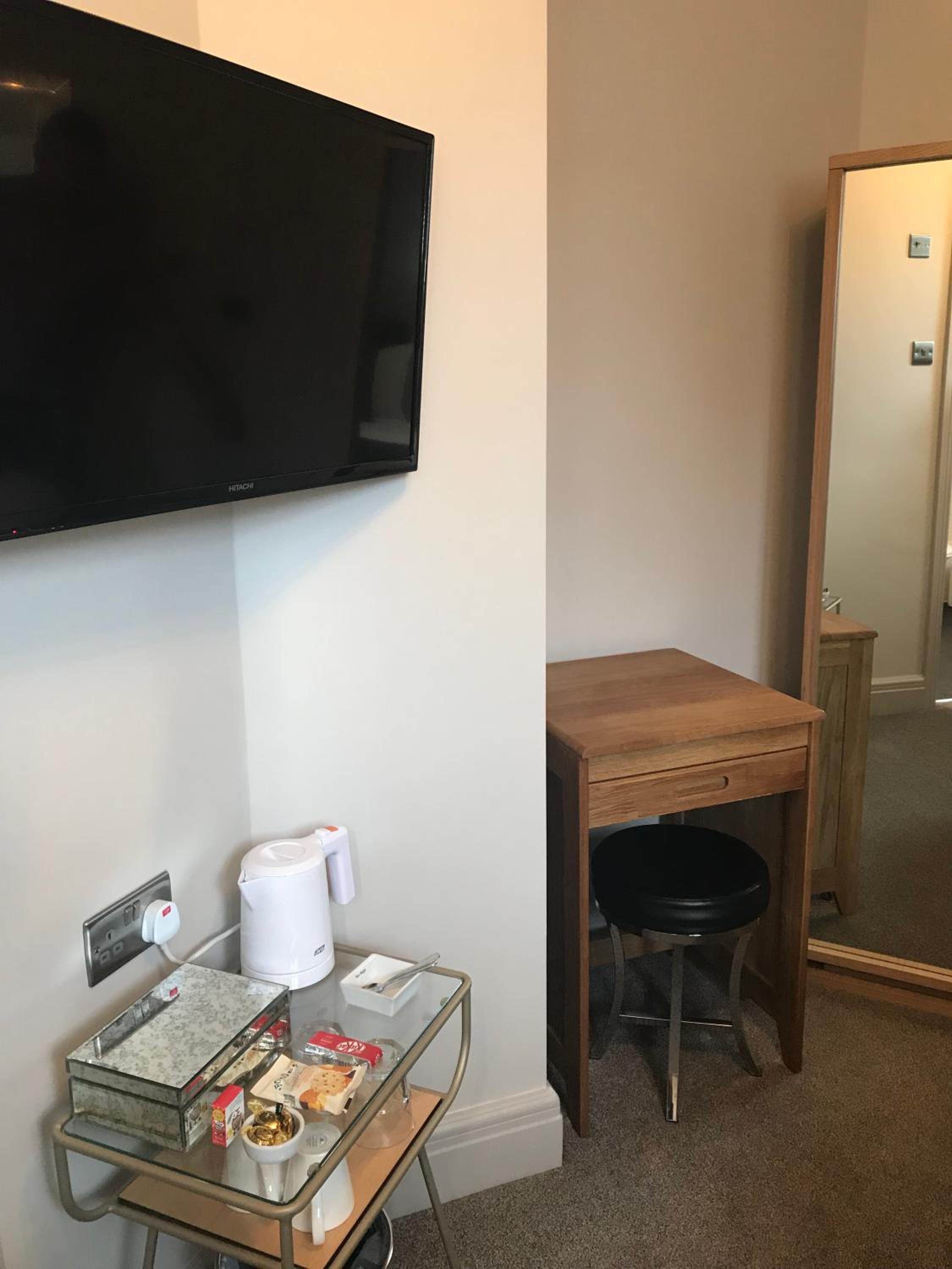 Double Room with Ensuite - Photo 4
