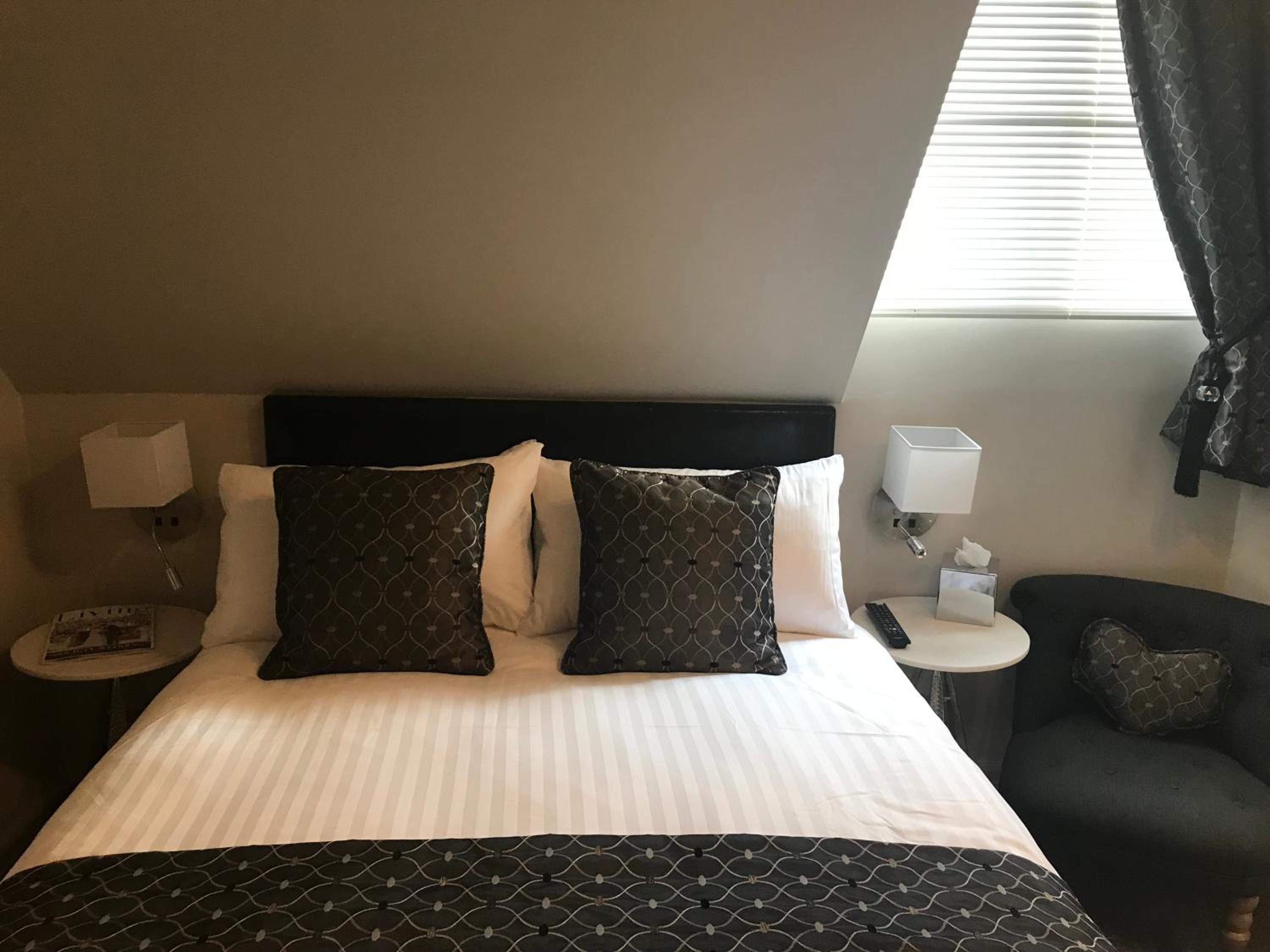 Double Room with Ensuite - Photo 7