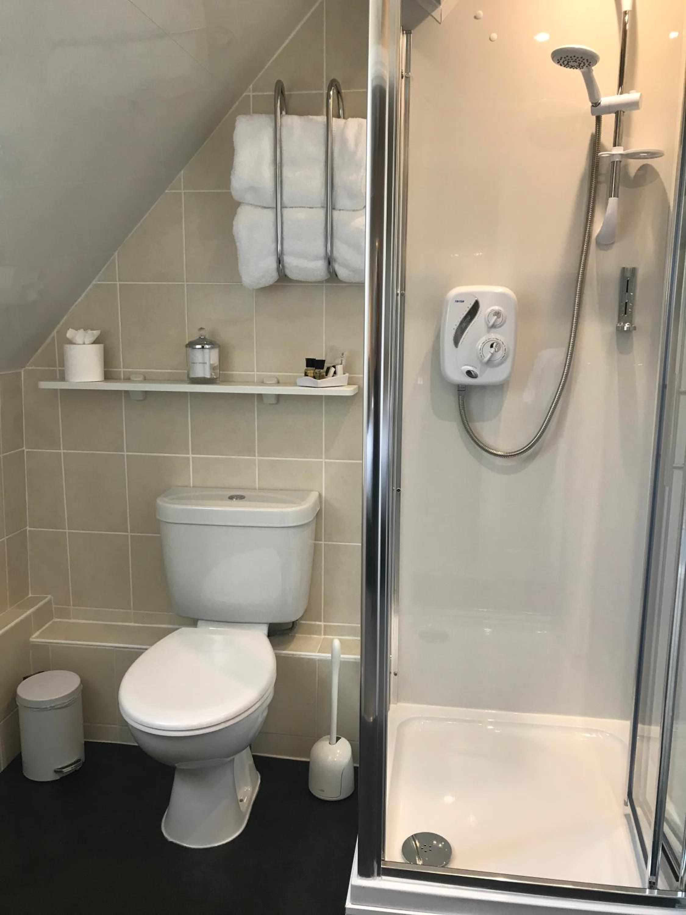 Double Room with Ensuite - Photo 6