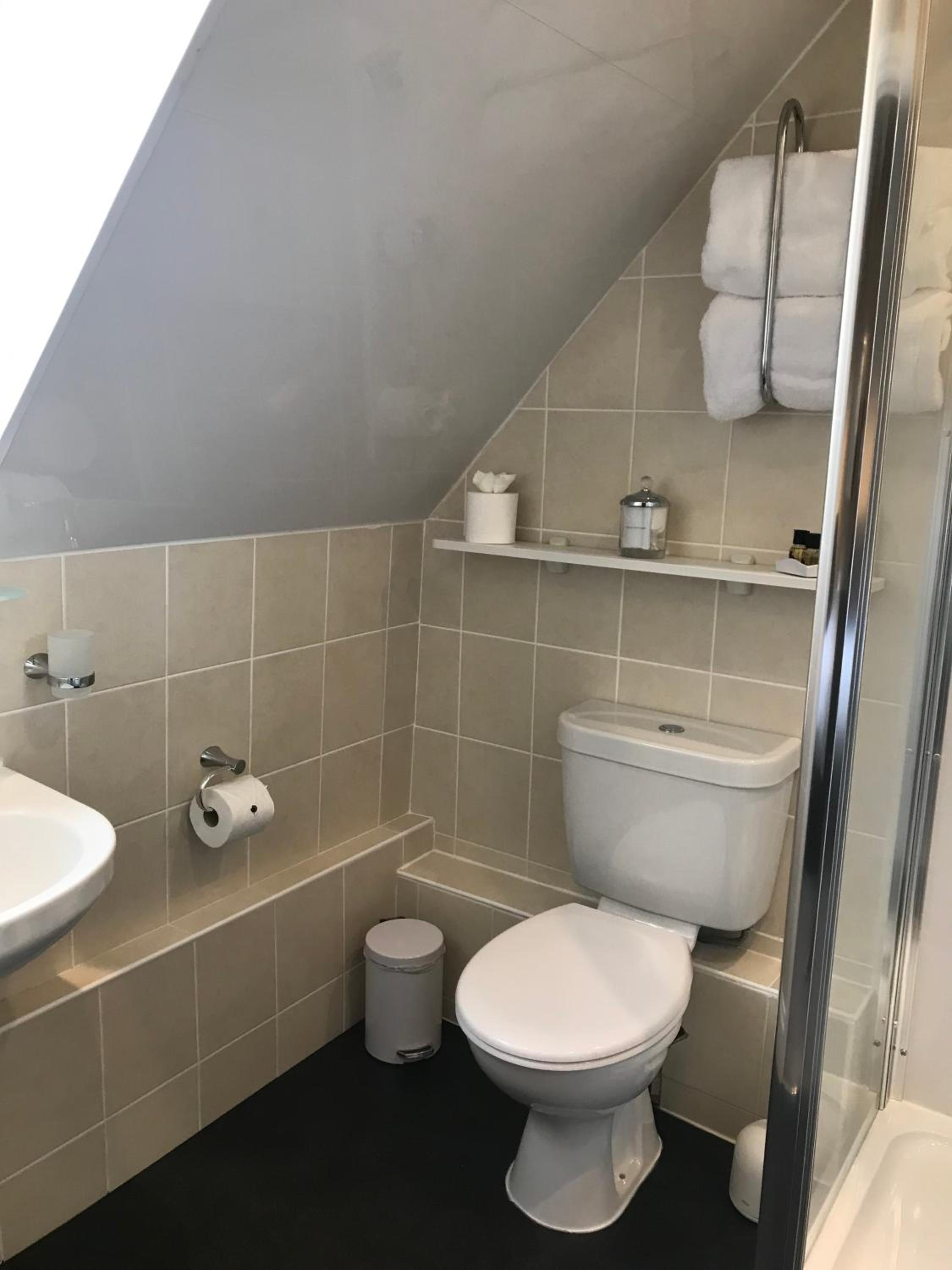 Double Room with Ensuite - Photo 14