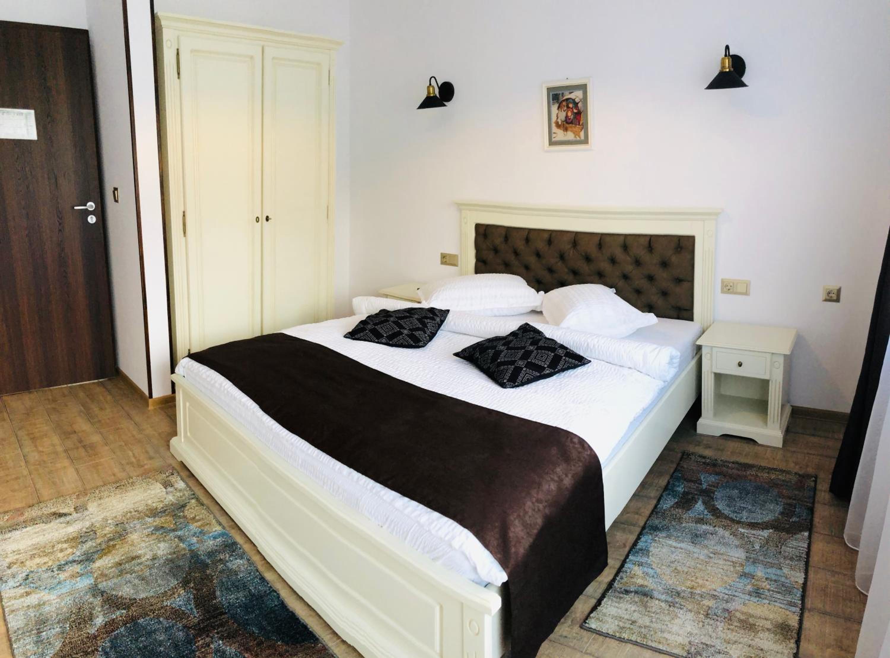 Double Room - Photo 4