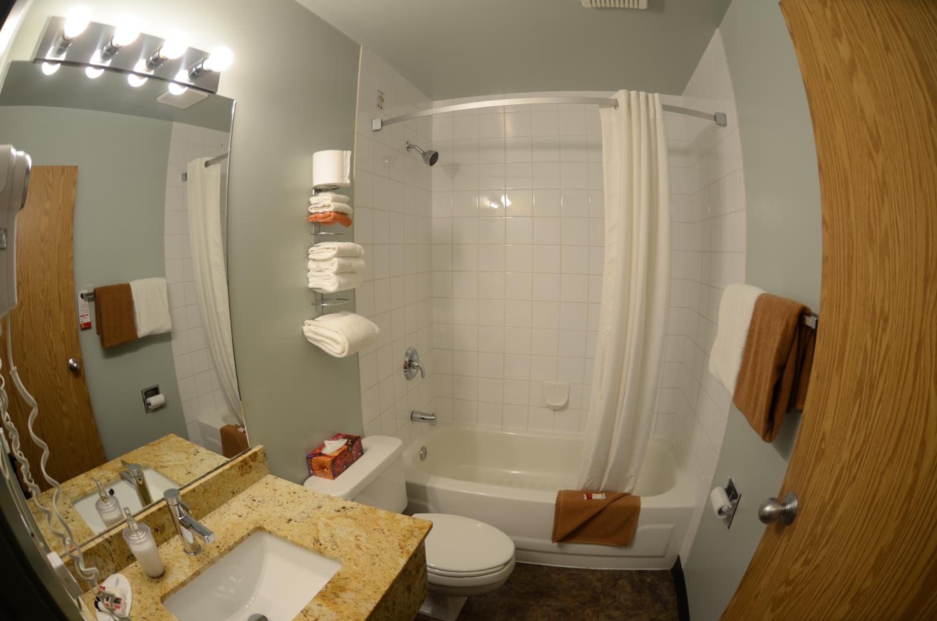 2 Queen Bed, Deluxe Drive-Up Room, Pet-Friendly, Ground Floor, Non-Smoking photo 3