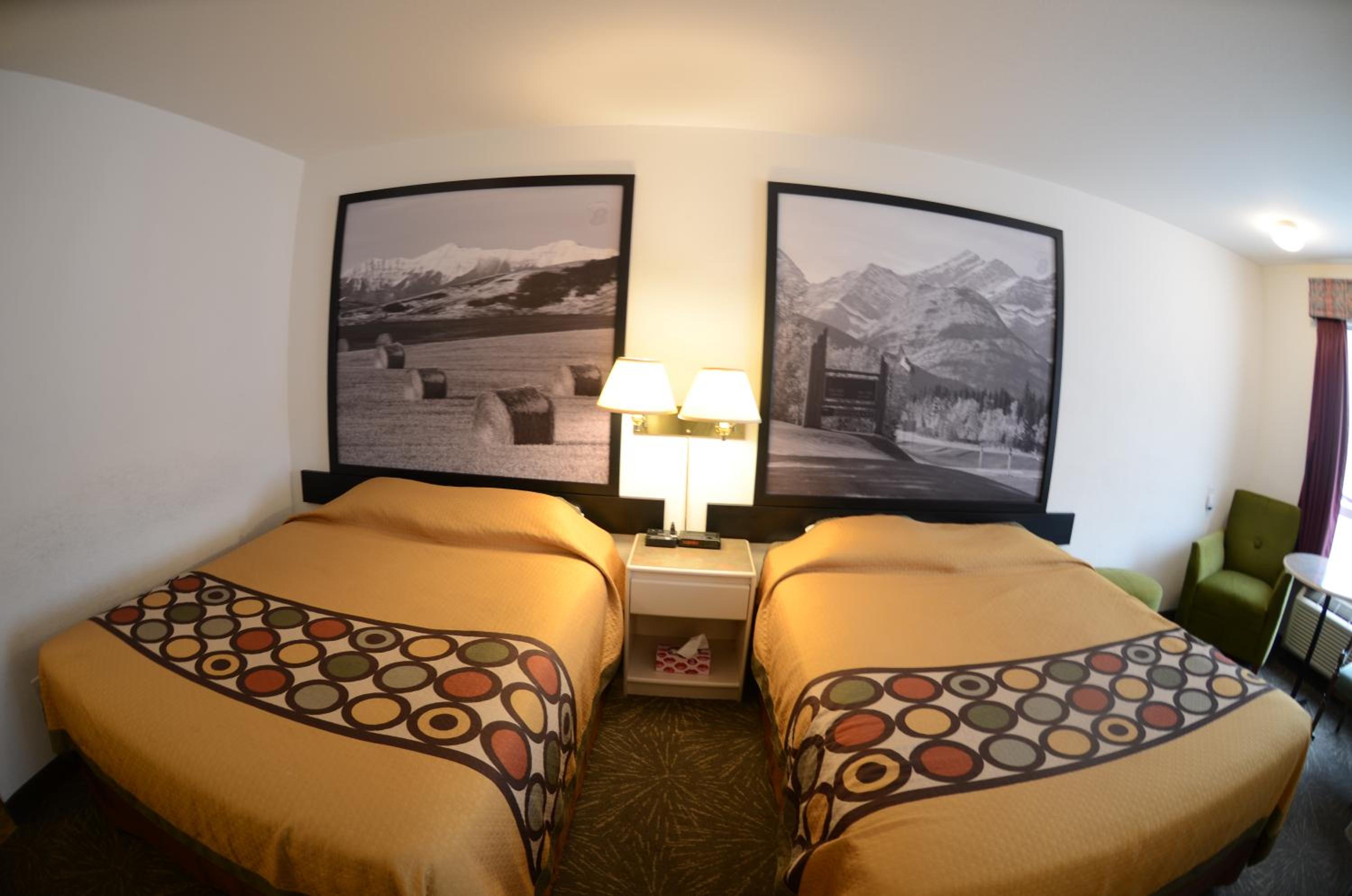 2 Queen Bed, Deluxe Drive-Up Room, Pet-Friendly, Ground Floor, Non-Smoking photo 2