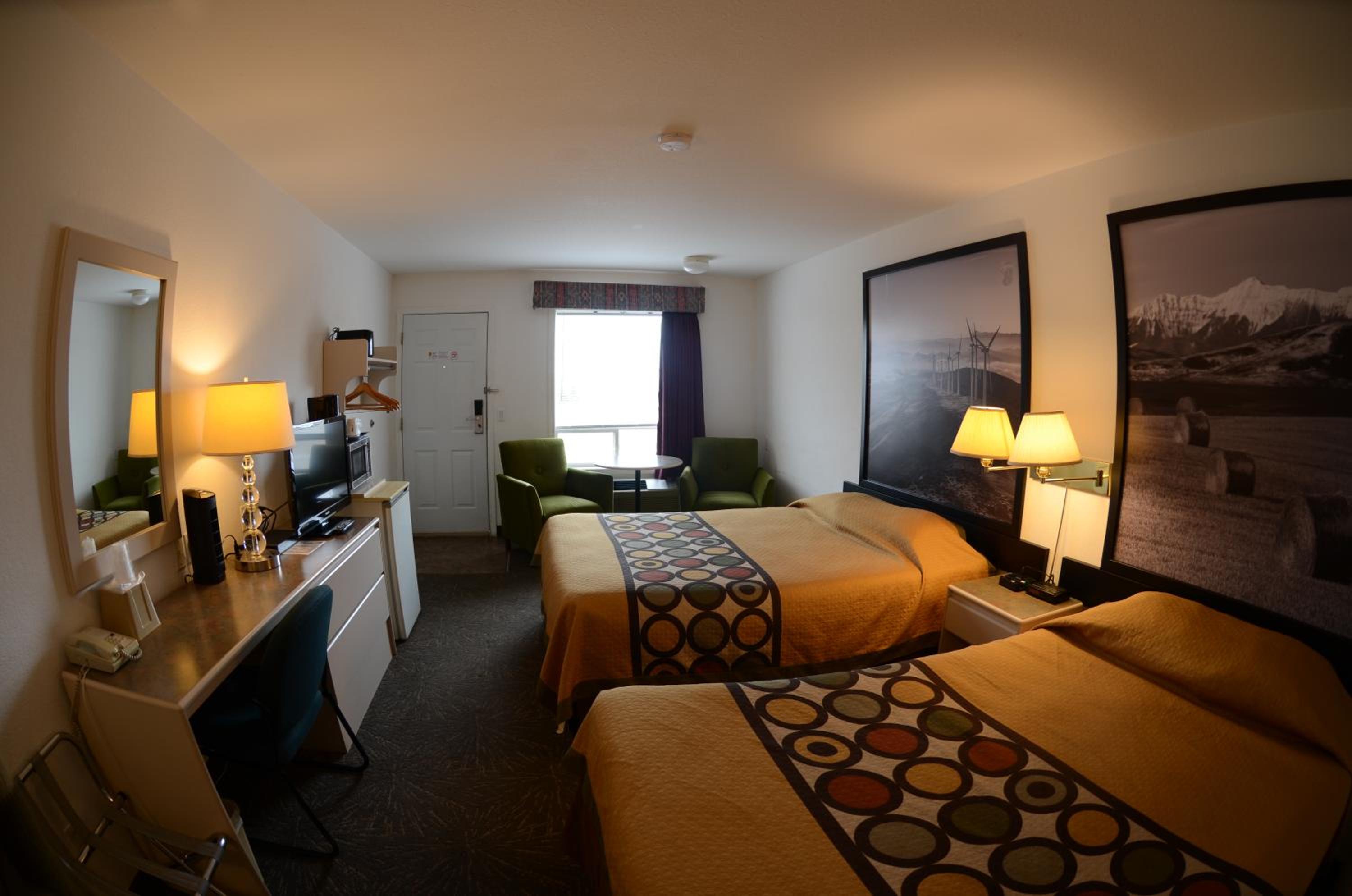 2 Queen Bed, Deluxe Drive-Up Room, Pet-Friendly, Ground Floor, Non-Smoking photo 1