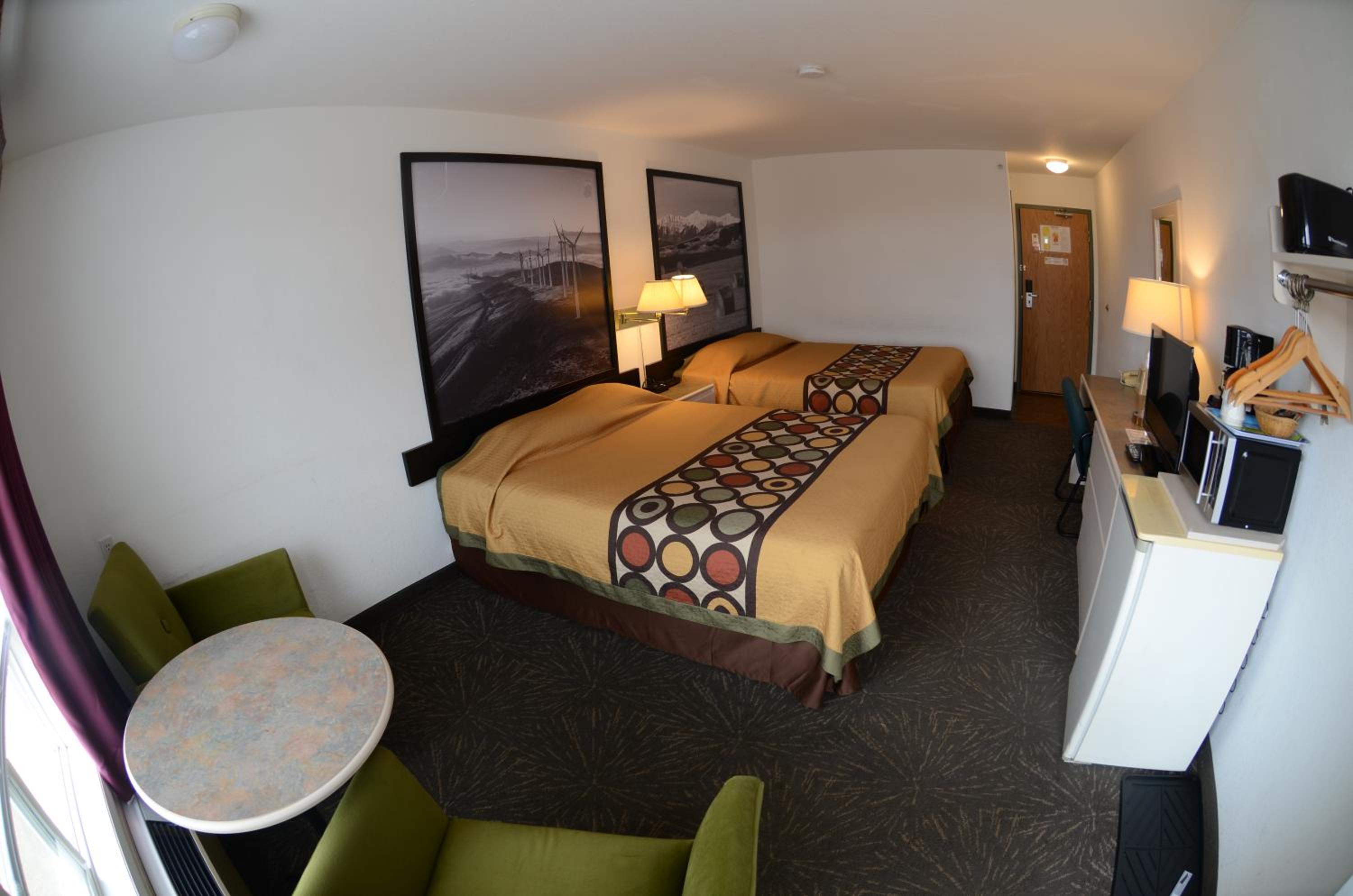 2 Queen Beds, Deluxe Drive-Up Room, Ground Floor, Non-Smoking
