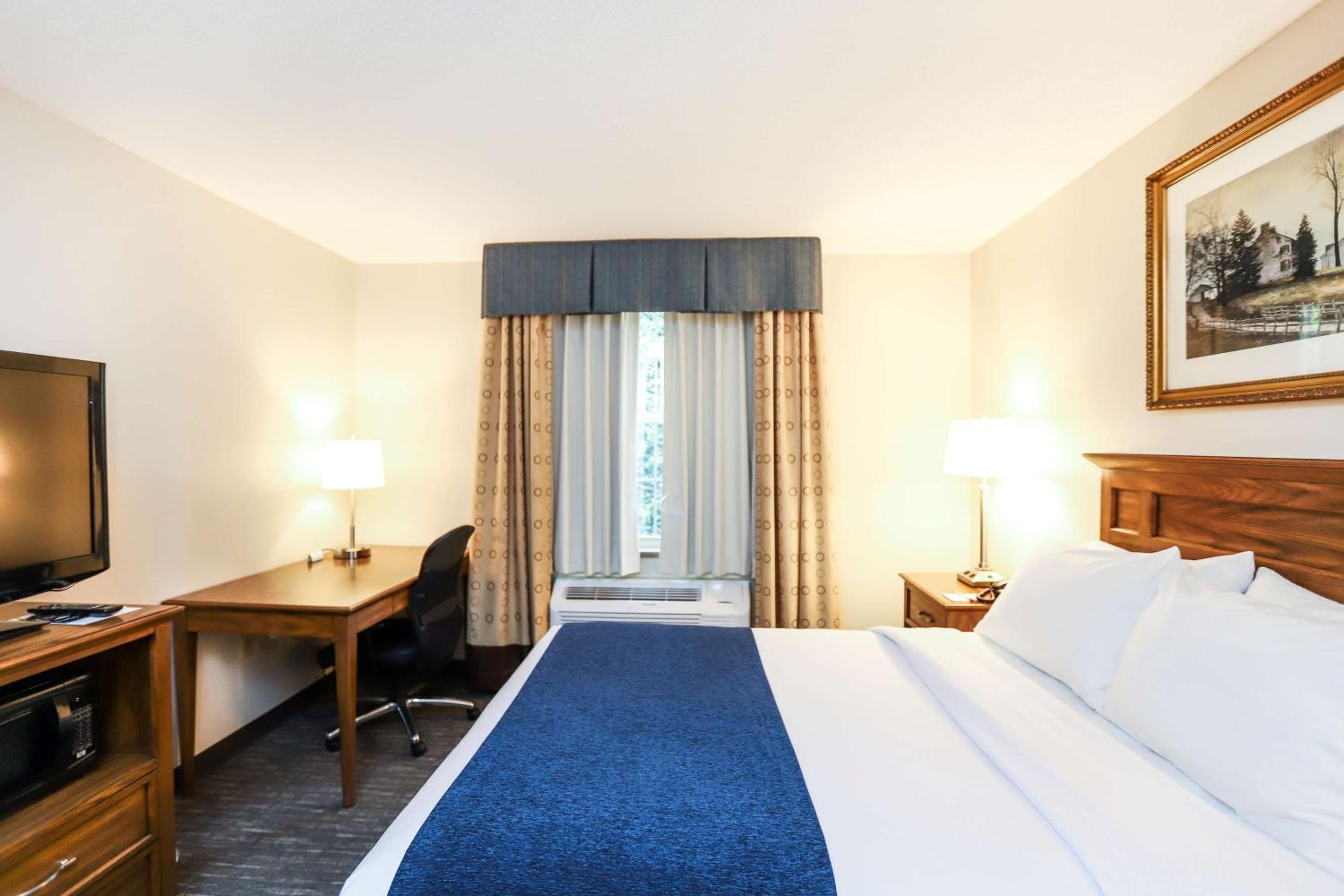 Queen Room with Bath Tub - Disability Access