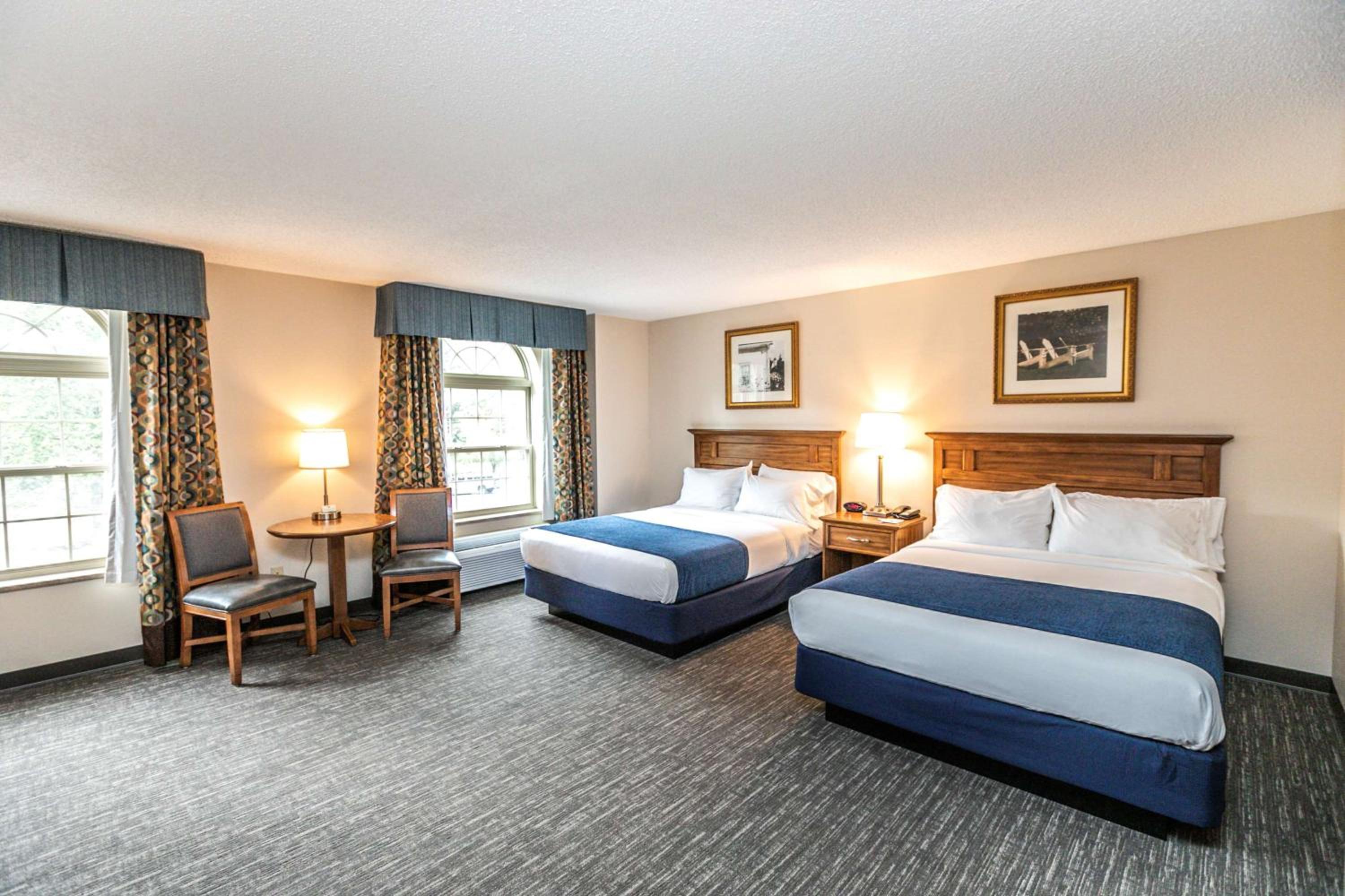Larger Queen Room with Two Queen Beds and Sofa Bed - Non-Smoking