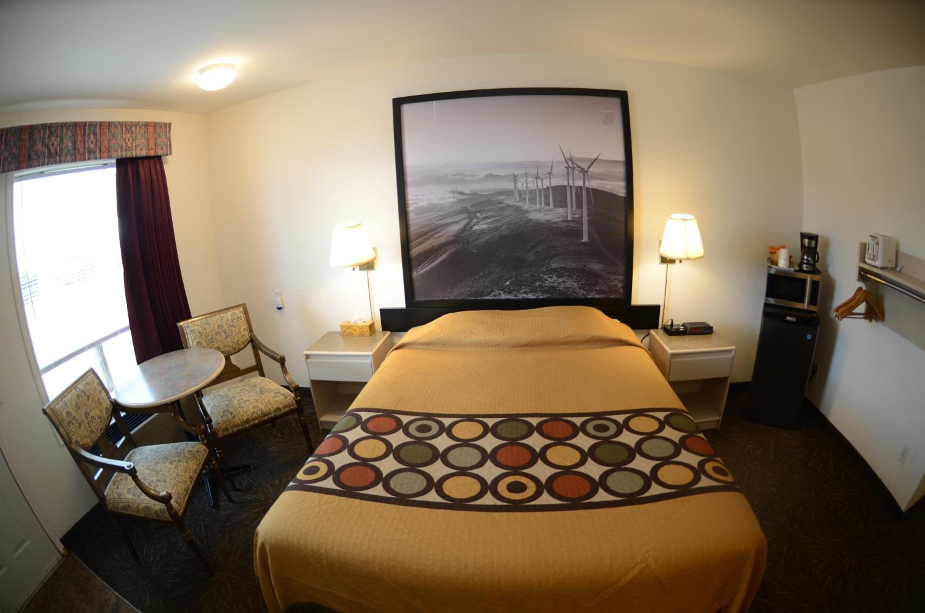 1 Queen Bed, Drive-Up Mobility Accessible Room, Ground Floor, Non-Smoking photo 3