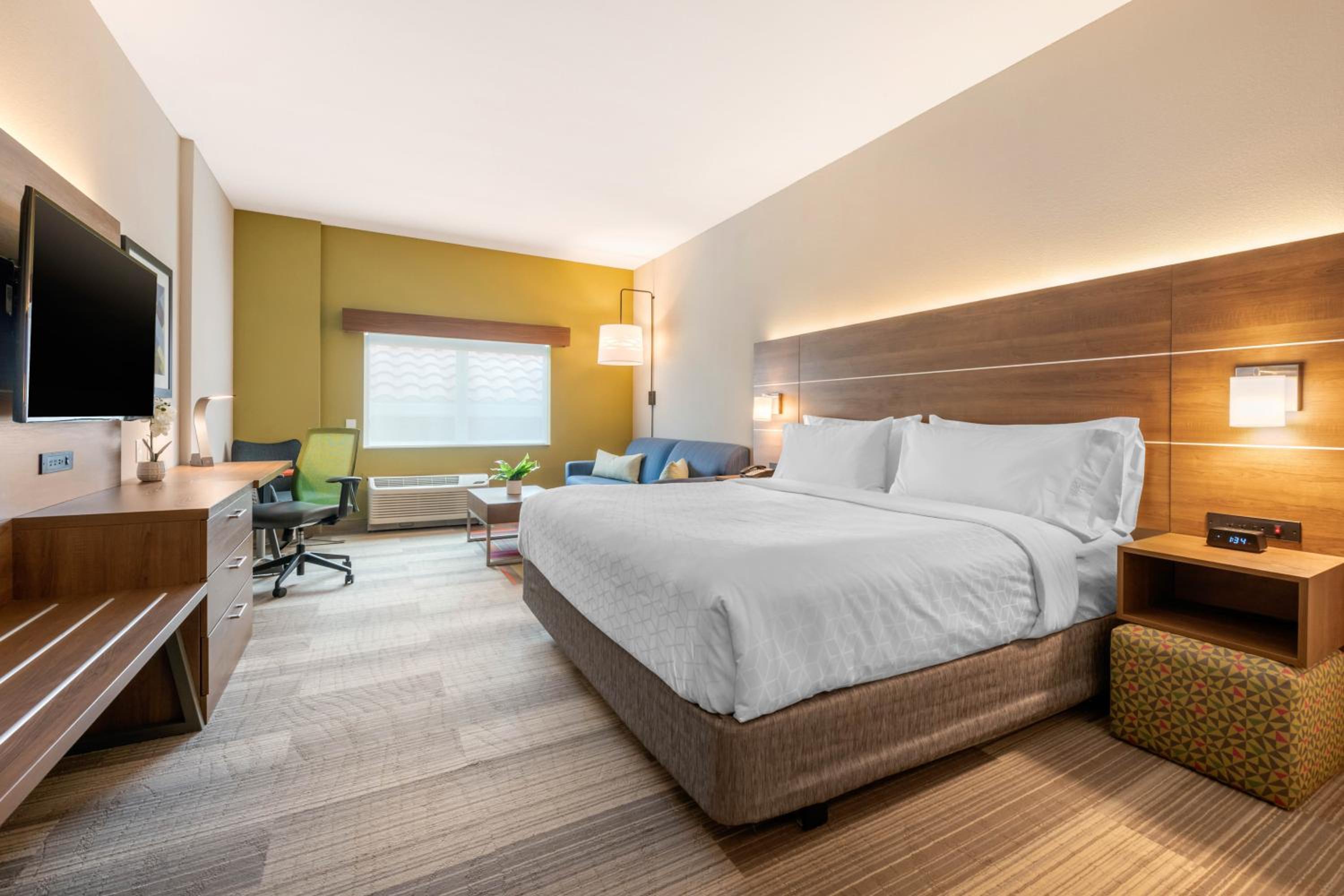 King Suite - Hearing Accessible/Non-Smoking photo 2