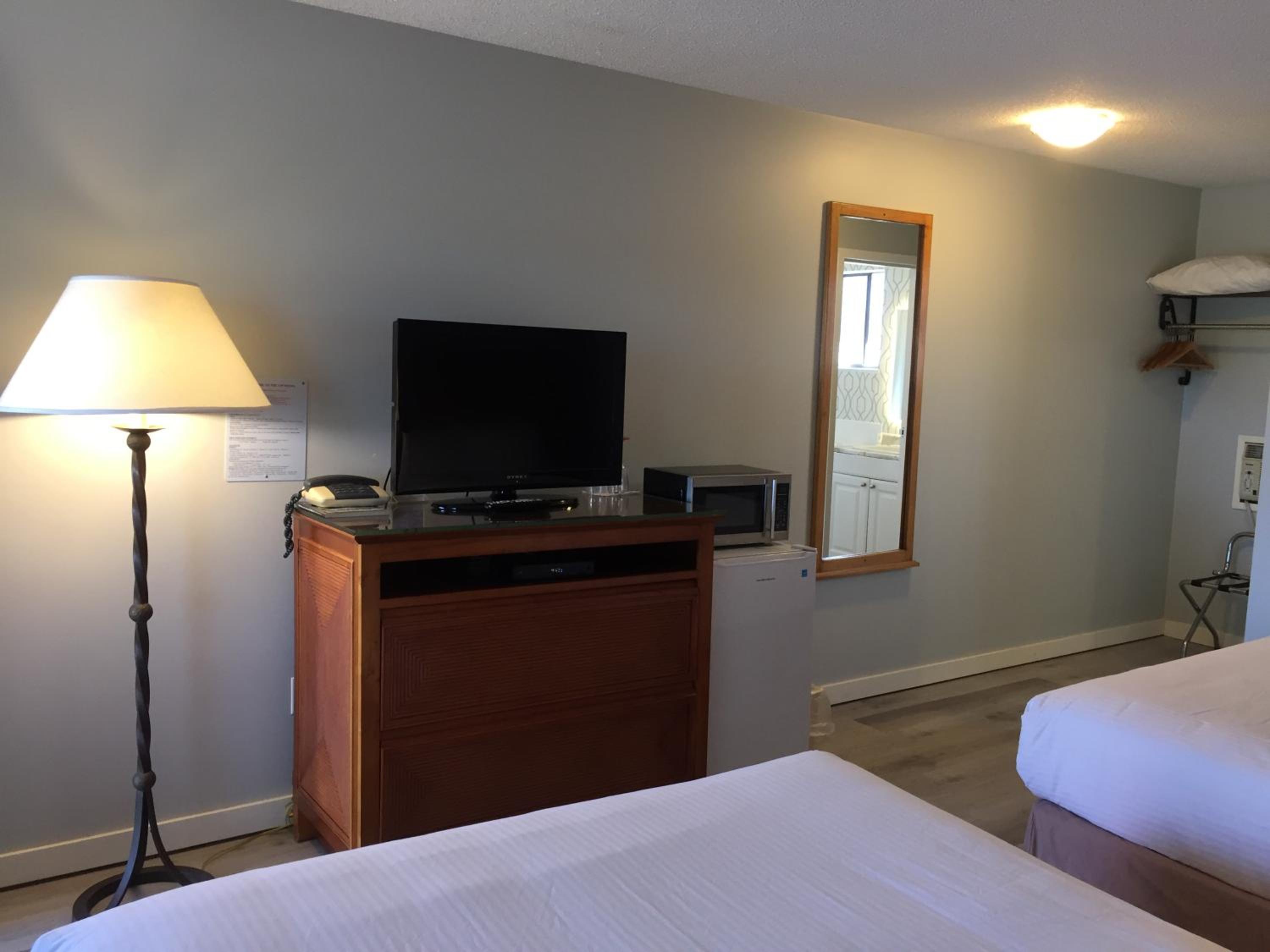 Classic Two Queen Room - newly renovated photo 2