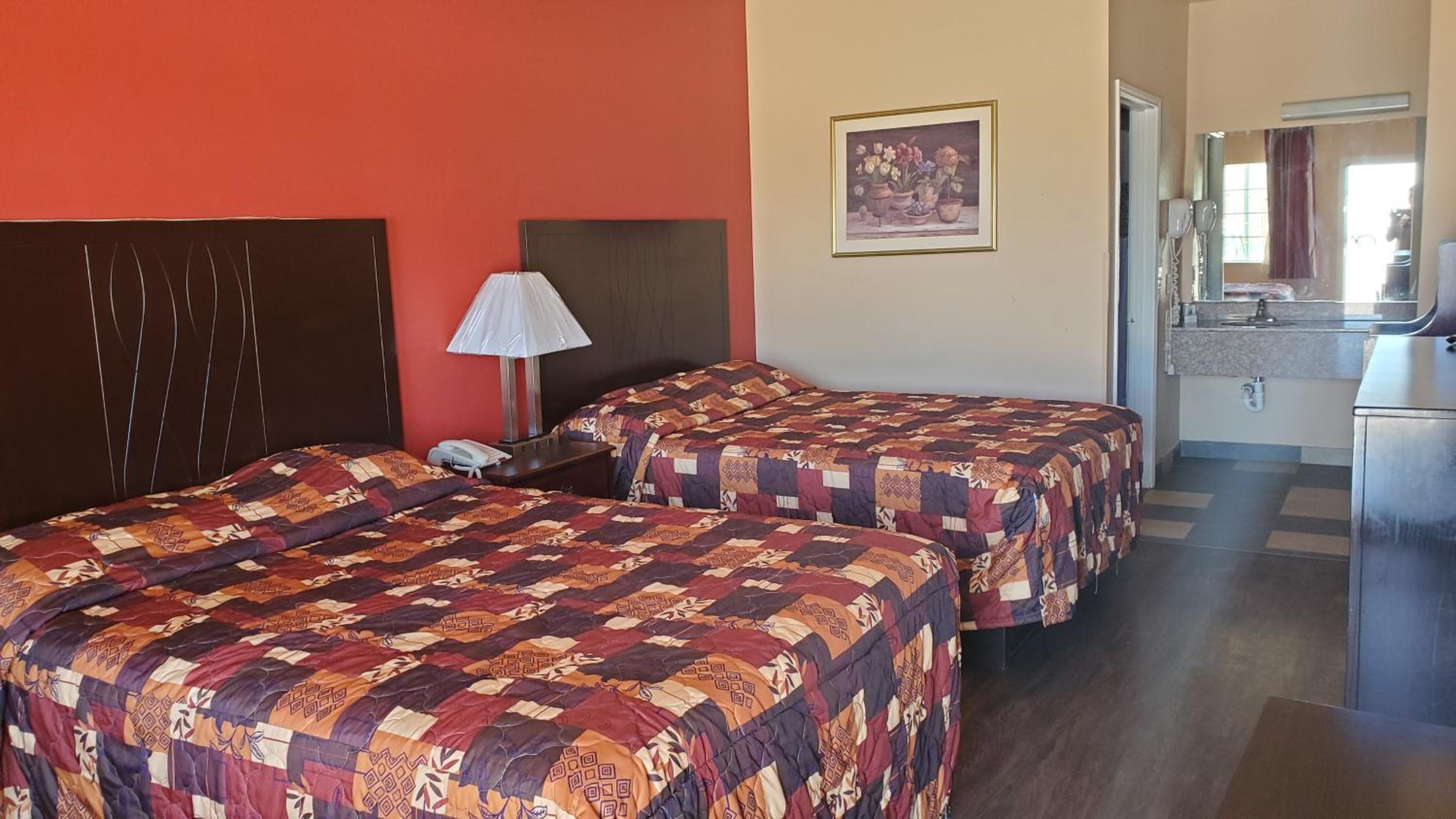 Standard Queen Room with Two Queen Beds photo 2